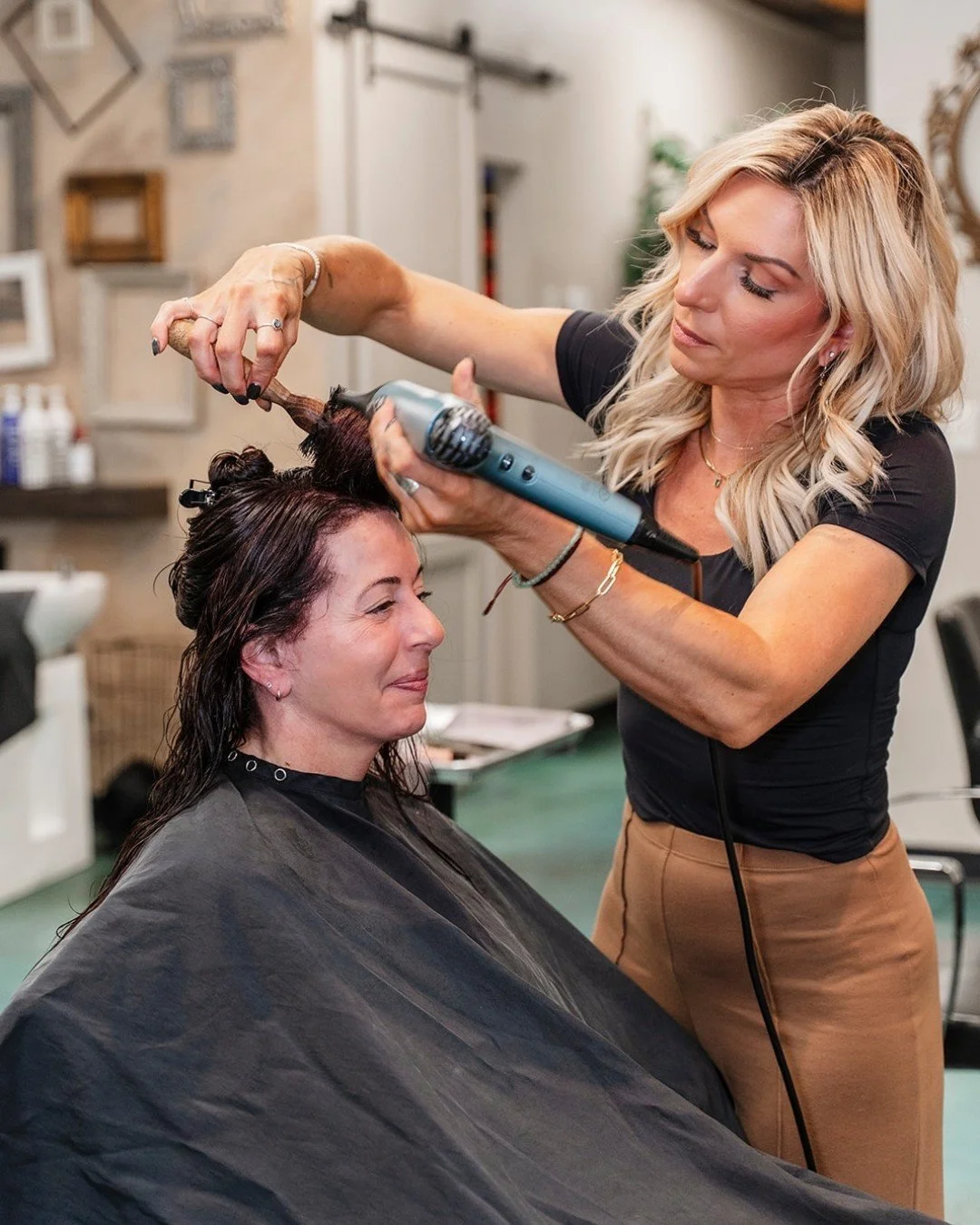 Your purpose is not the thing you do. It is the thing that happens in others when you do what you do. 💕
&bull;
Las Vegas Hair Salon, Meraki Hair and Body, Behind the Chair with Crystal, Salon Life, Cosmetology Continued Education, Coffee Until Cockt