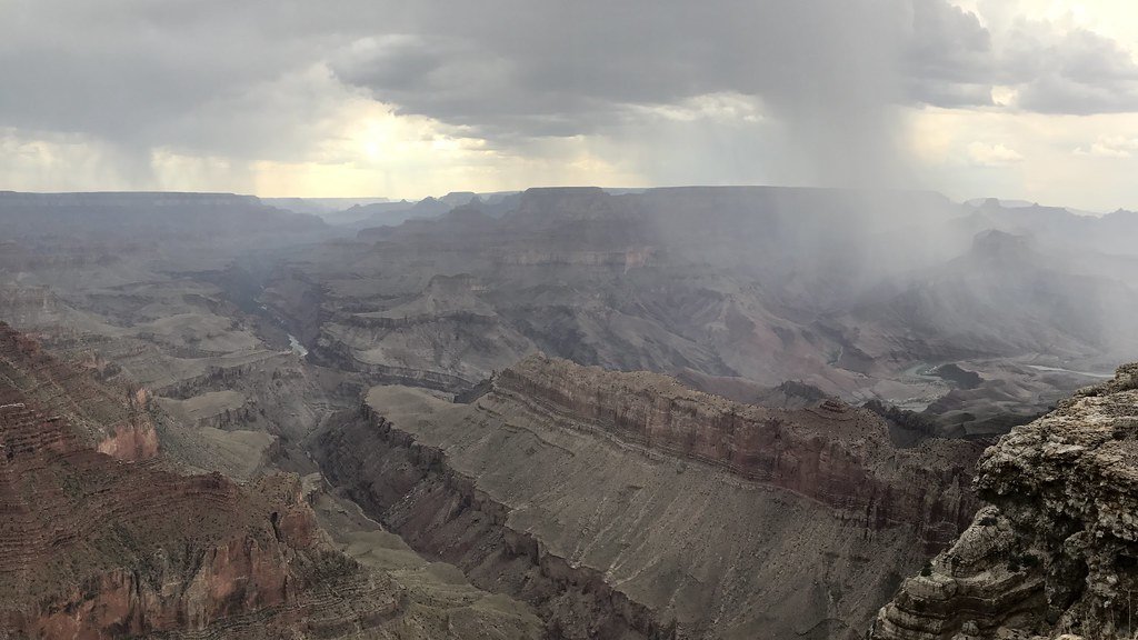 monsoon-rain-clouds-at-the-grand-canyon_35828164385_l.jpg
