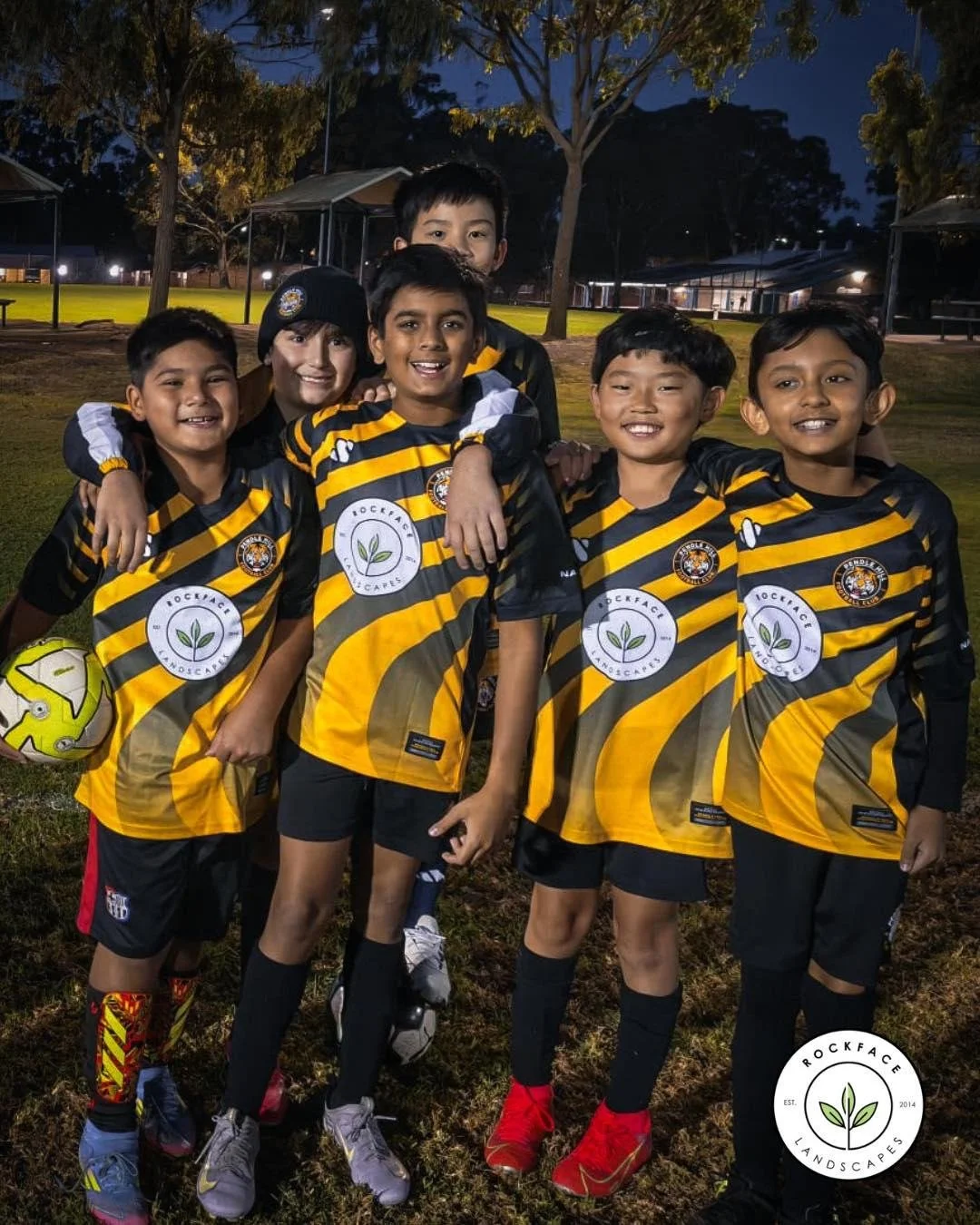 Some of our 11/2s at their final training session before their Grand Final on Saturday (Melita Stadium at 9am)!

This team has been partnered with rockfacelandscapes for the past couple of seasons!  Thank you, Rock Face, for all you do in the communi