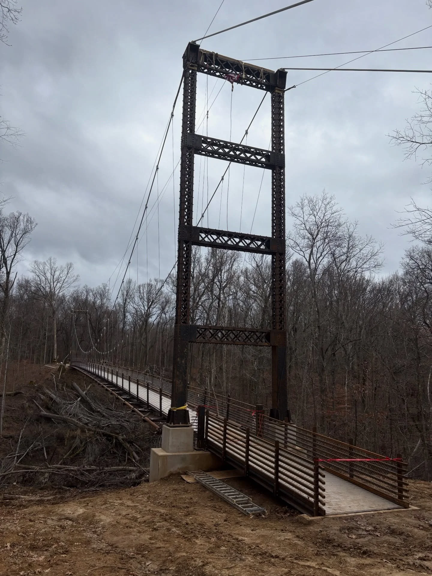 She&rsquo;s all wrapped up!
#suspensionbridge #bridge #trail #lynx