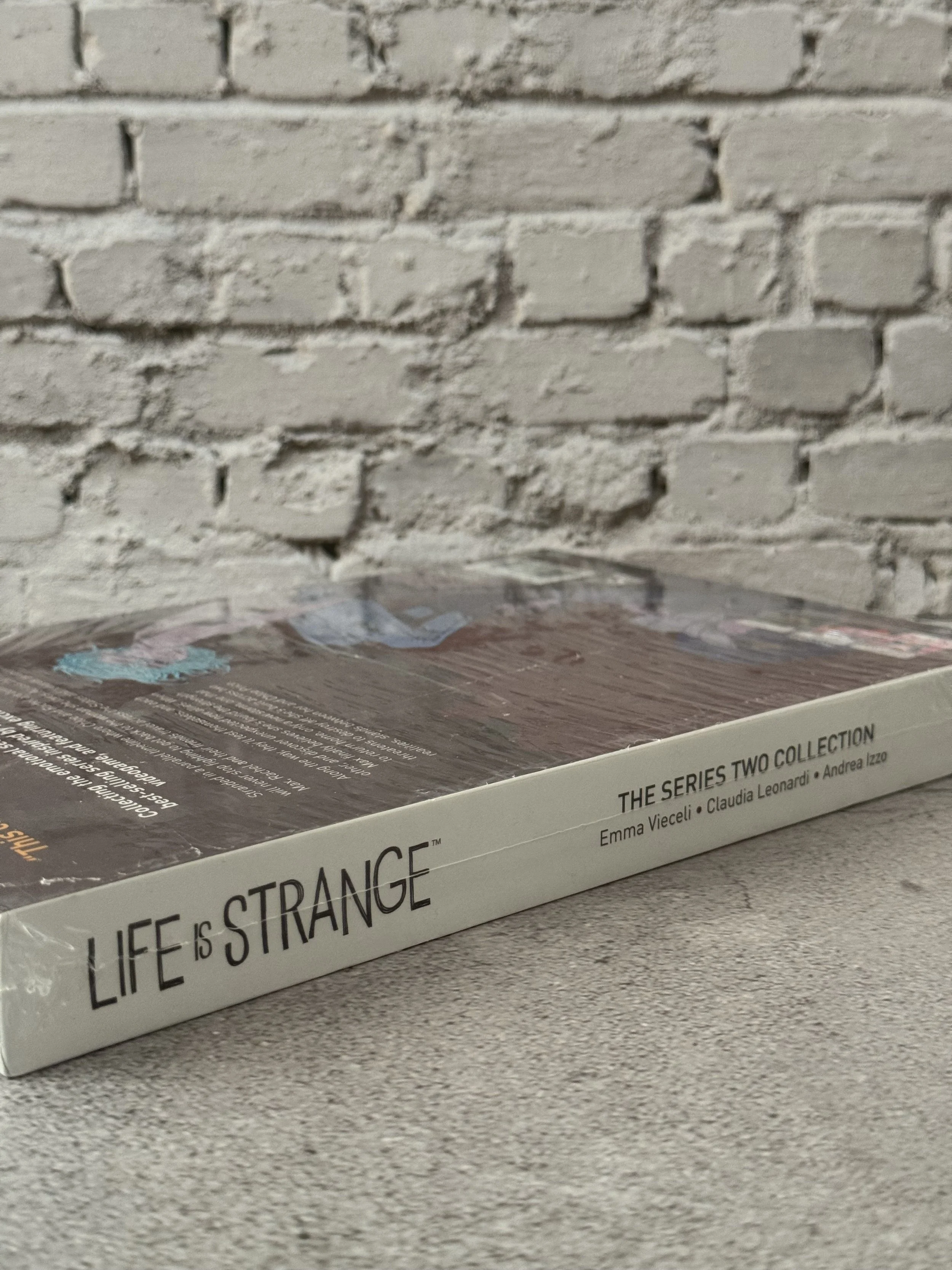 Life is Strange: 4-6 Graphic Novel - Slipcase Set by Emma Vieceli (English) Paperback Books