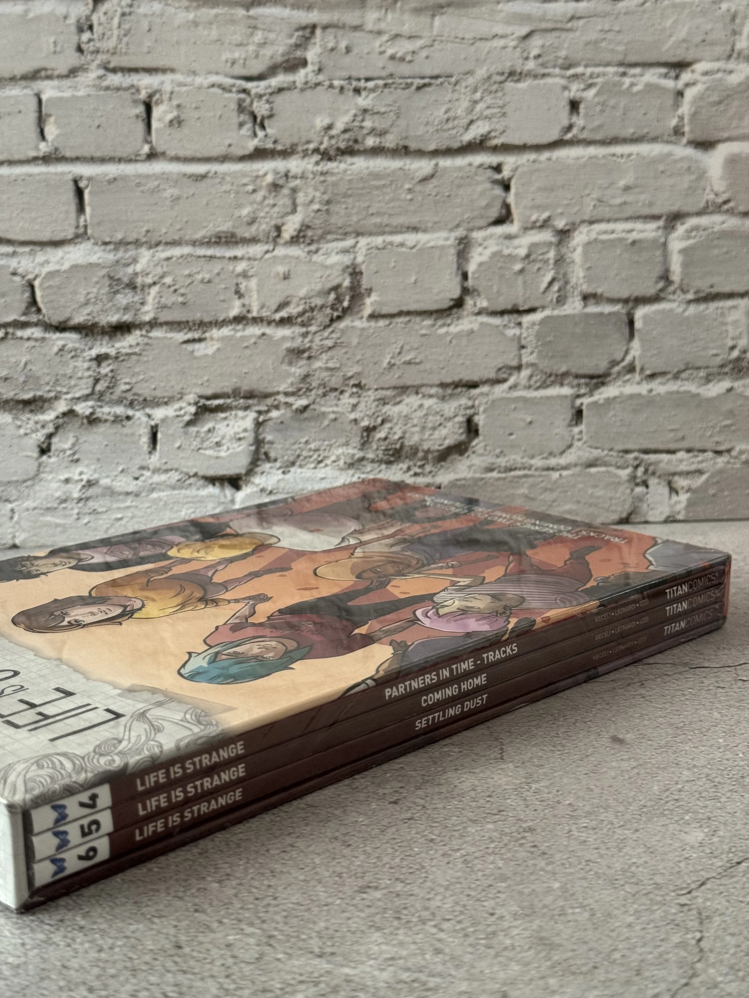 Life is Strange: 4-6 Graphic Novel - Slipcase Set by Emma Vieceli (English) Paperback Books