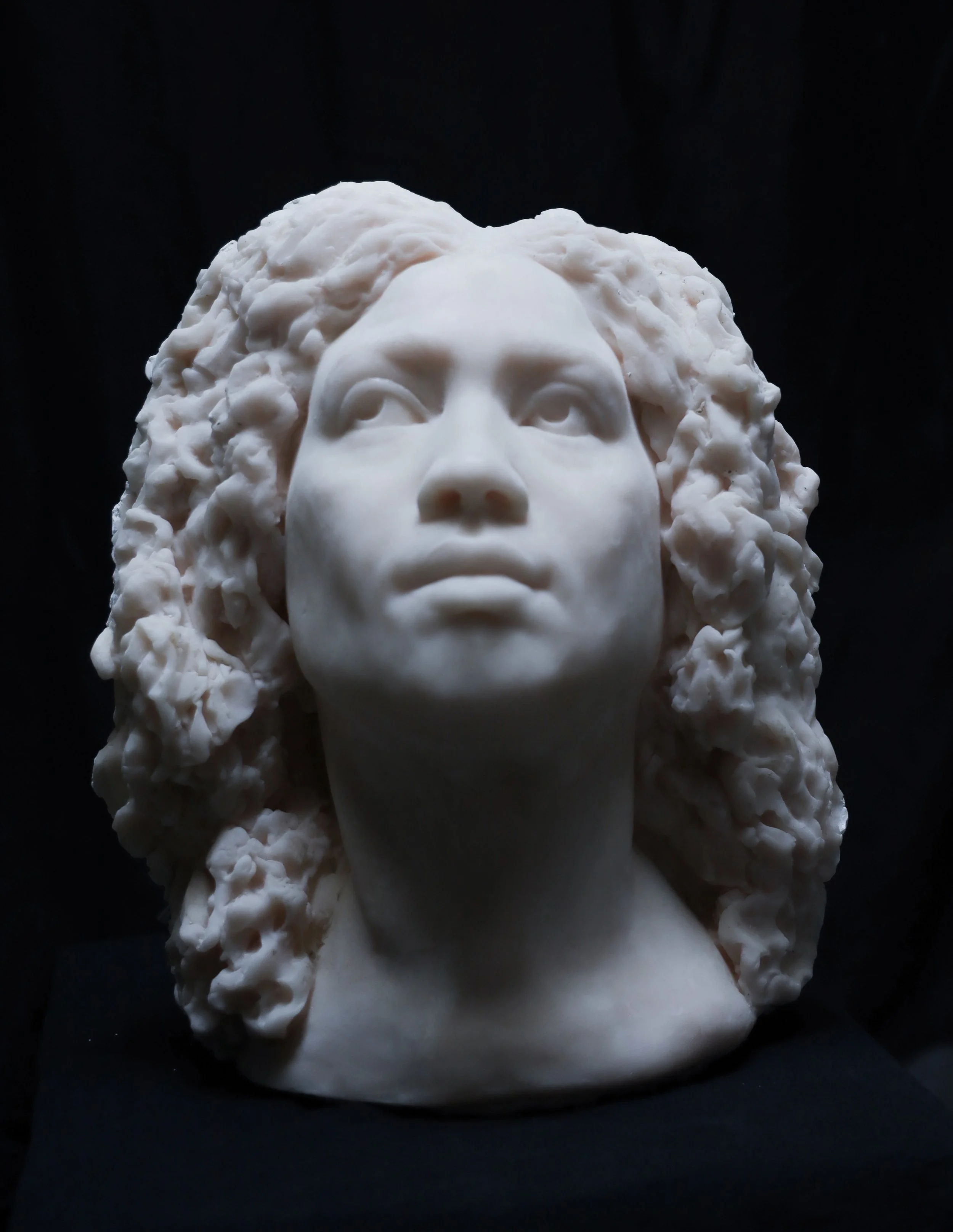 SUEÑO LATINO — figurative sculpture in bronz and marble by Nicole Bruce, Florence. Museum-quality, handcrafted works for discerning collectors and cultural institutions.