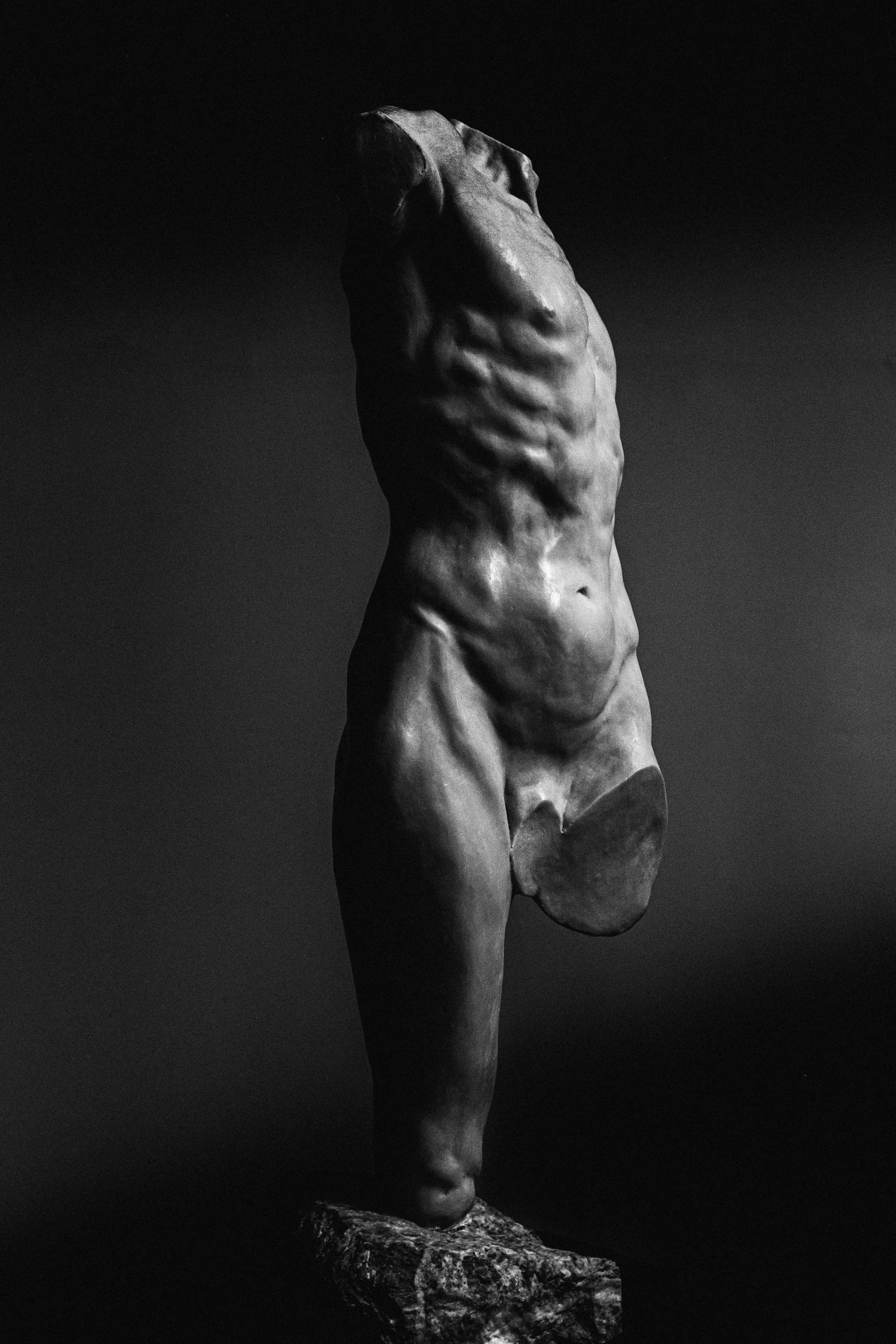 THE BREATH OF FREEDOM — monumental figurative sculpture in bronze and marble by Nicole Bruce, Florence. Handcrafted works for architectural commissions and institutional collections.