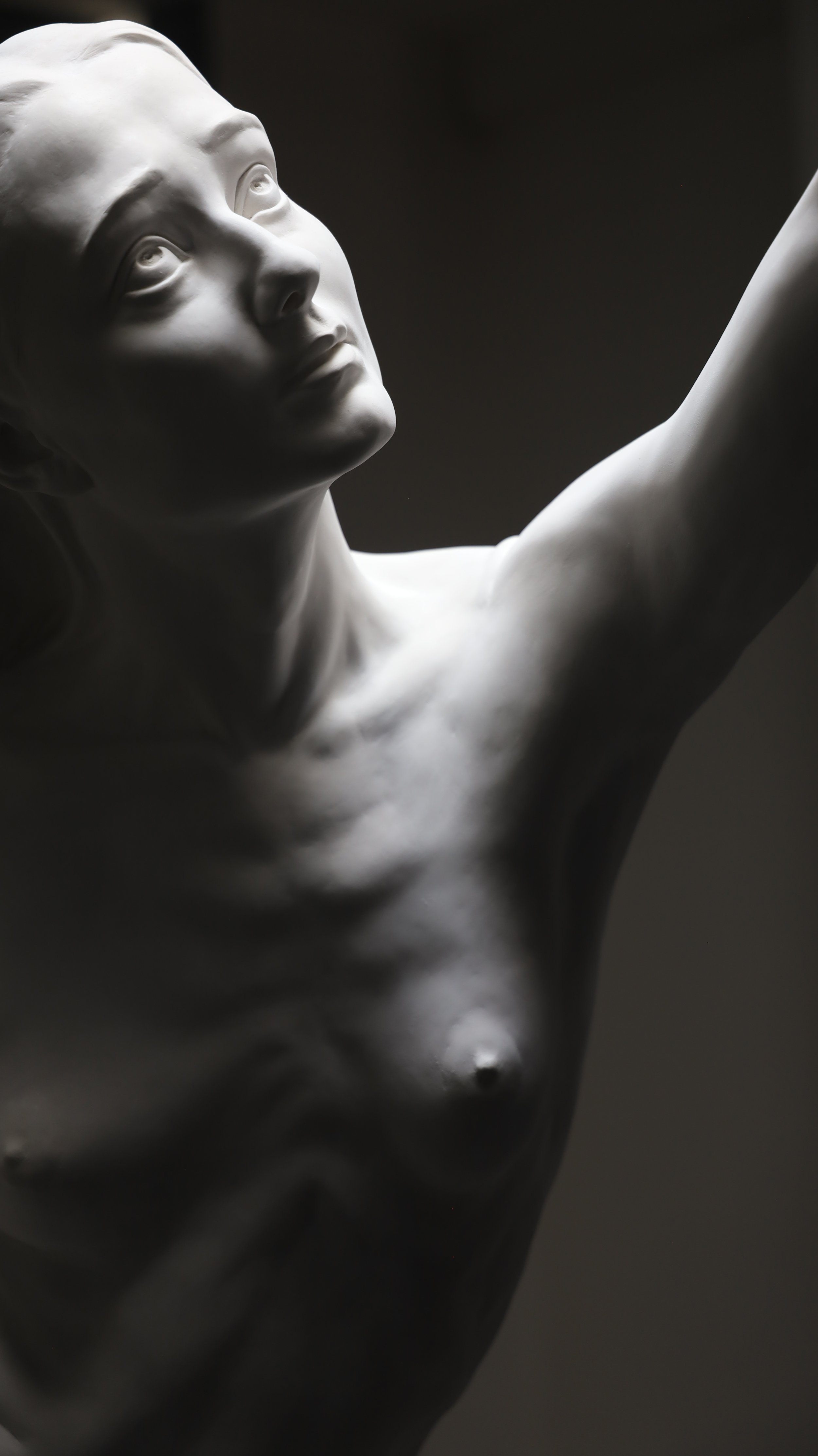 LUZ - Monumental figurative sculpture by Nicole Bruce, Florence. Available in bronze and marble for architectural and corporate commissions.