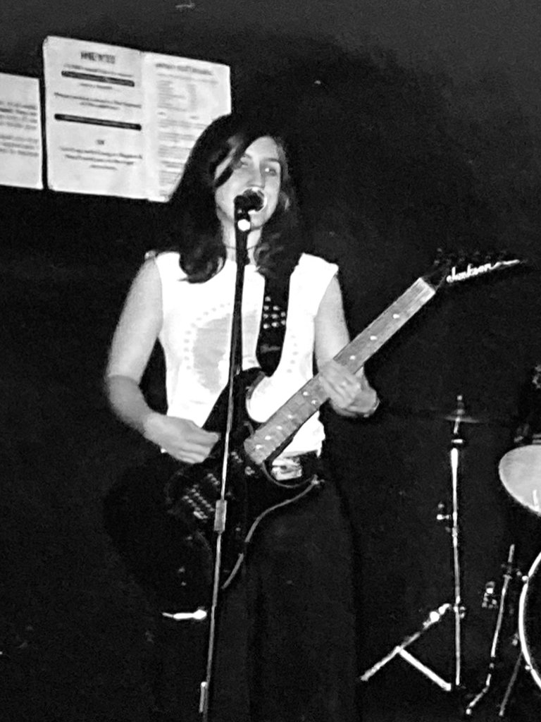 RG sing front on.001.jpeg