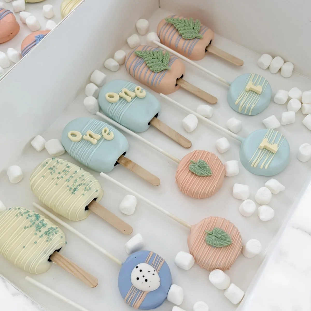 Cakesicles and cake pops