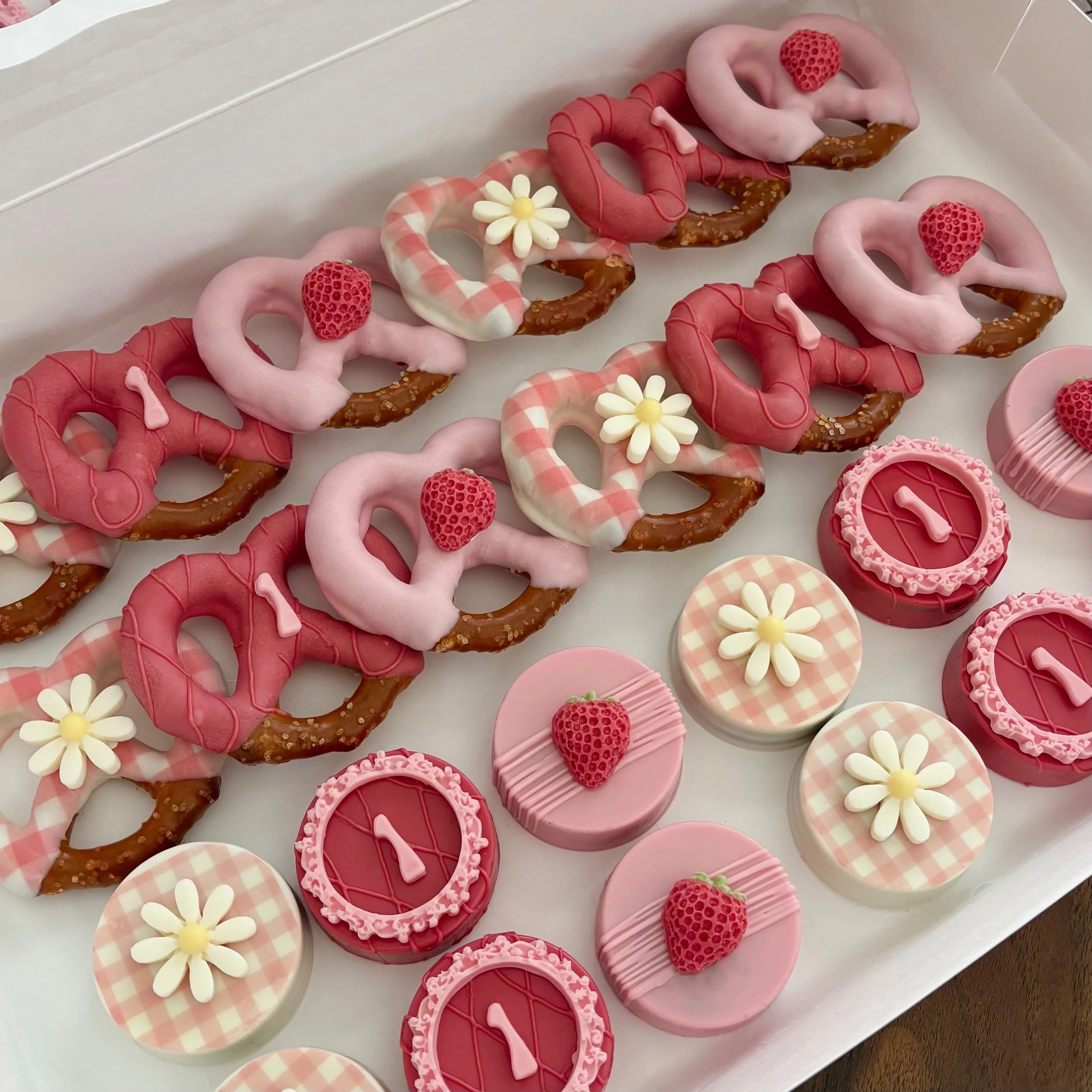 custom chocolate covered pretzels and Oreos