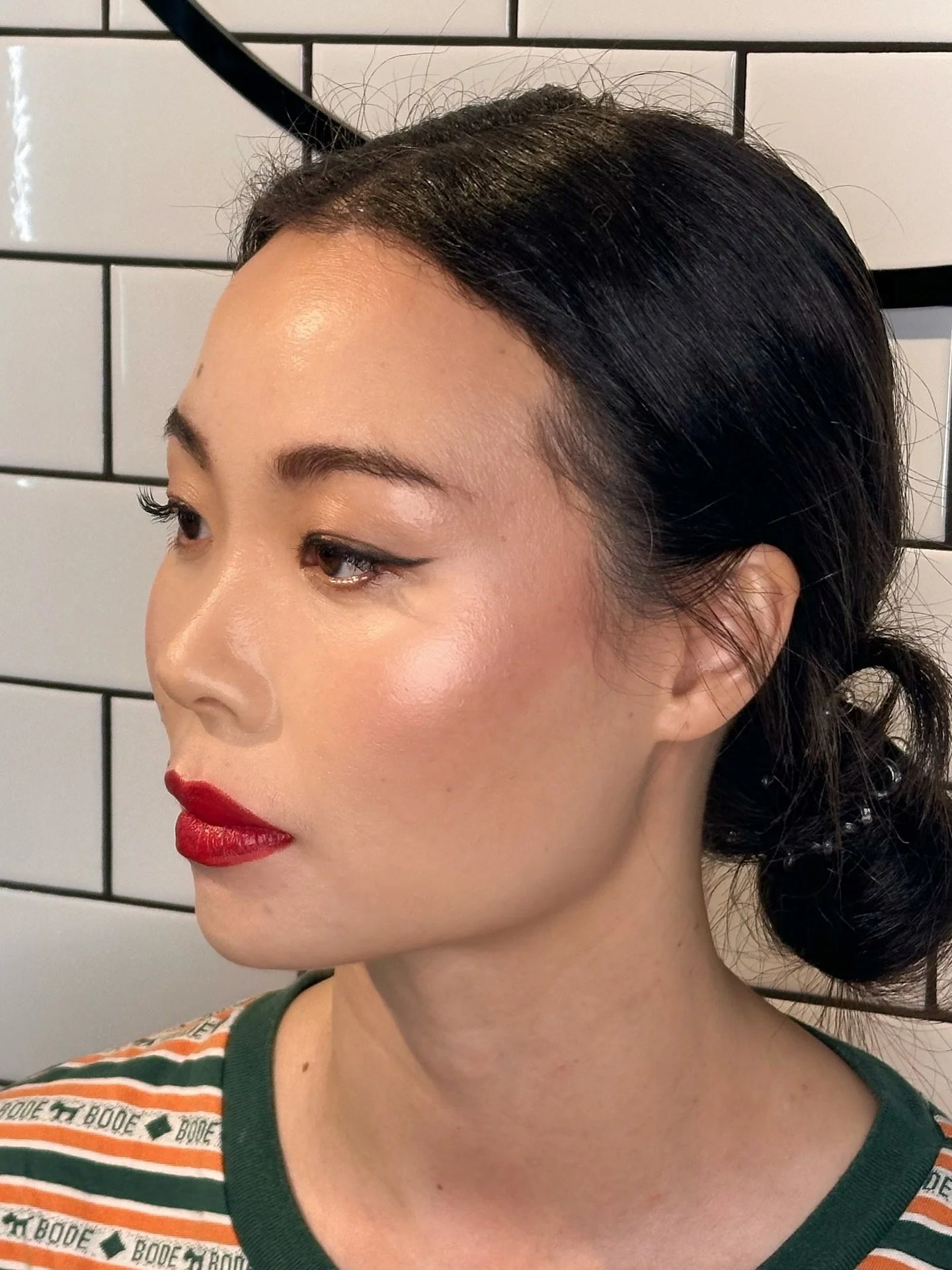 That glow ✨⚡️ Editorial style makeup for Lunar New Year 🇨🇳 During our consult Sarah started off wanting a barely-there, very fresh and natural makeup, but ended up trying something new and falling in love with this classic editorial look for her Lu
