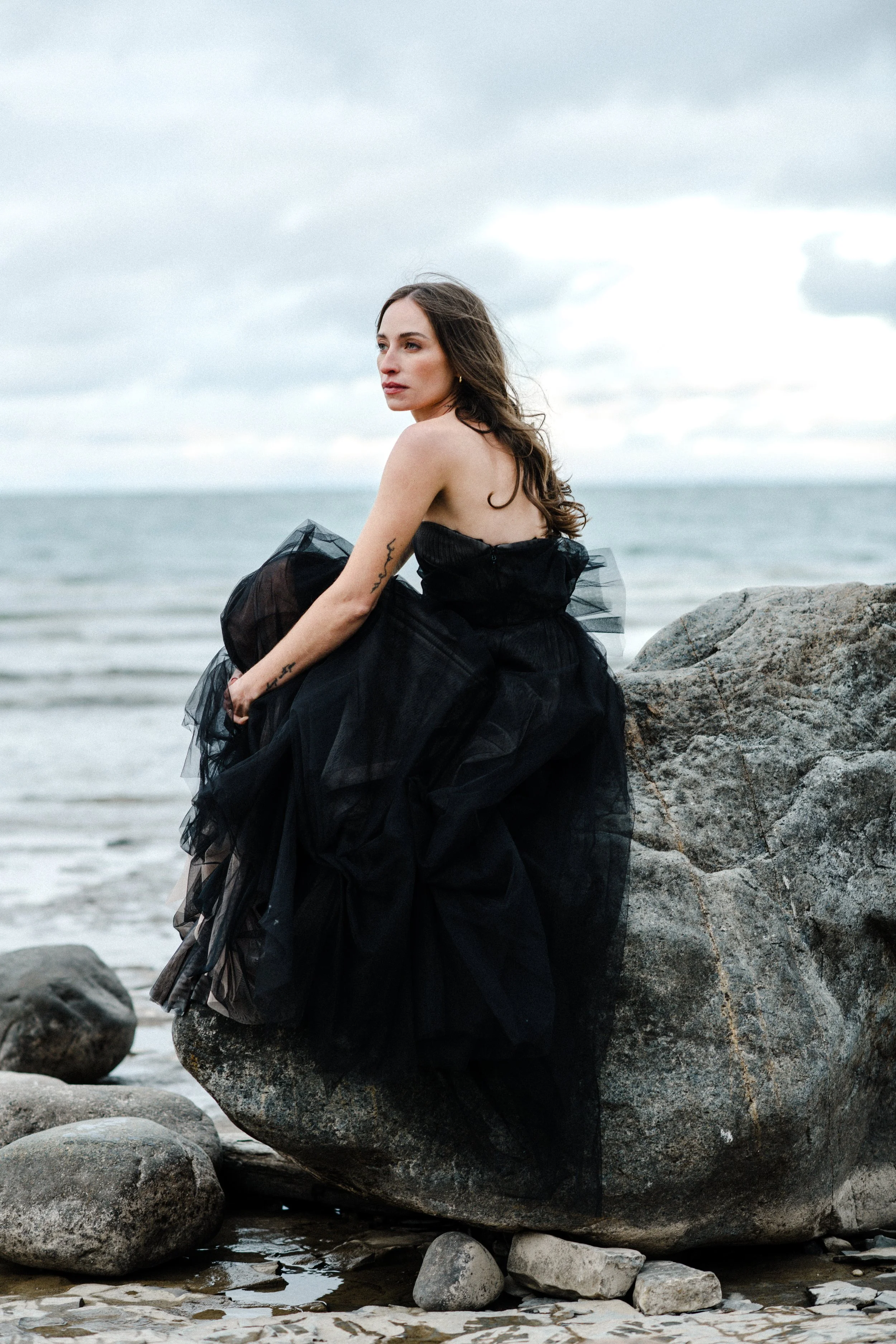 a modern gothic STYLE SHOOT