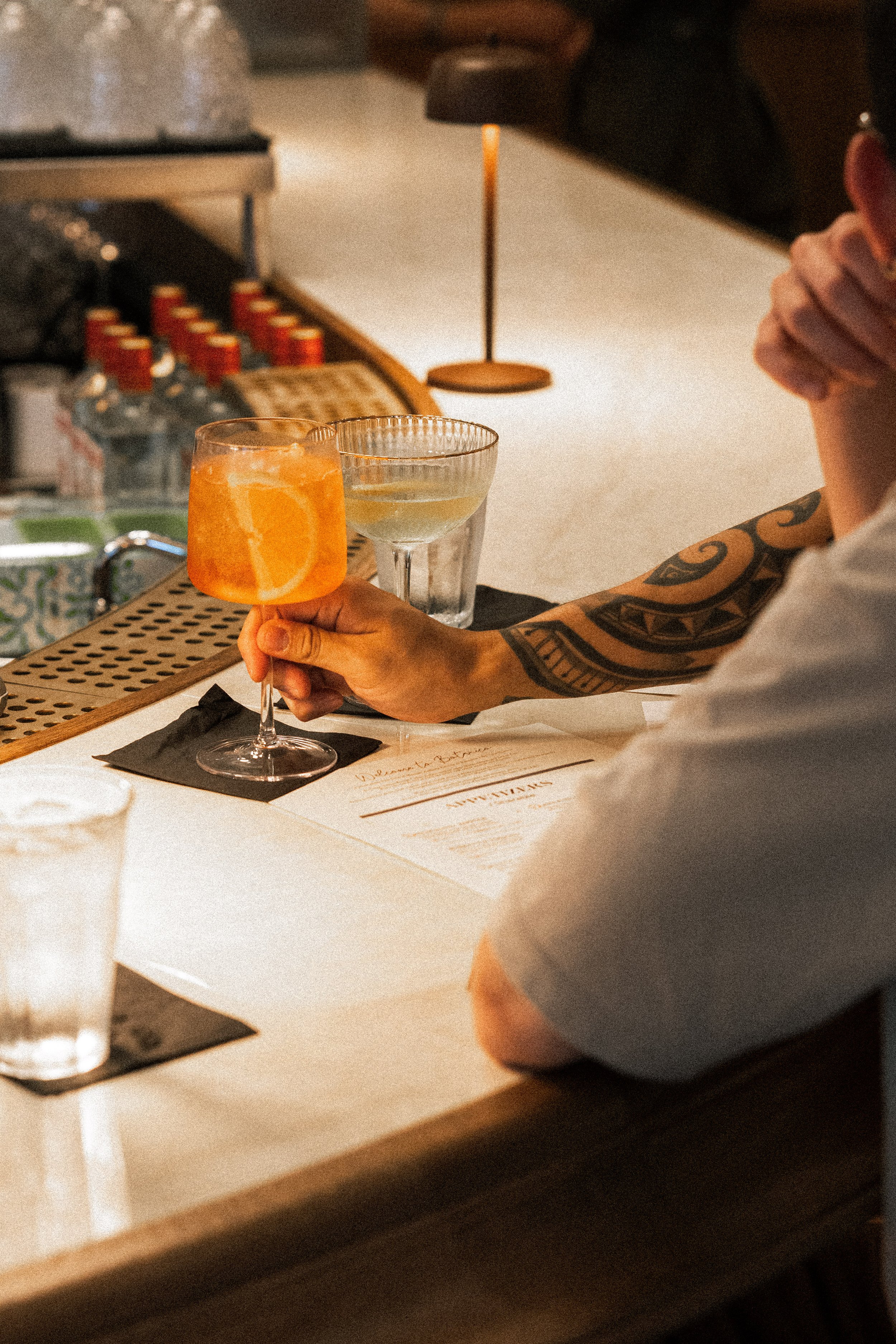 40.botanicowaikiki_bar3.jpg