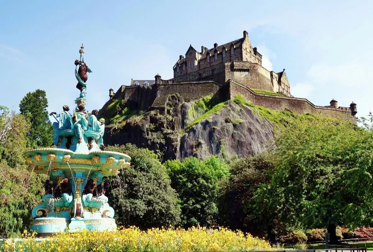 Edinburgh Castle, Scotland .jpg
