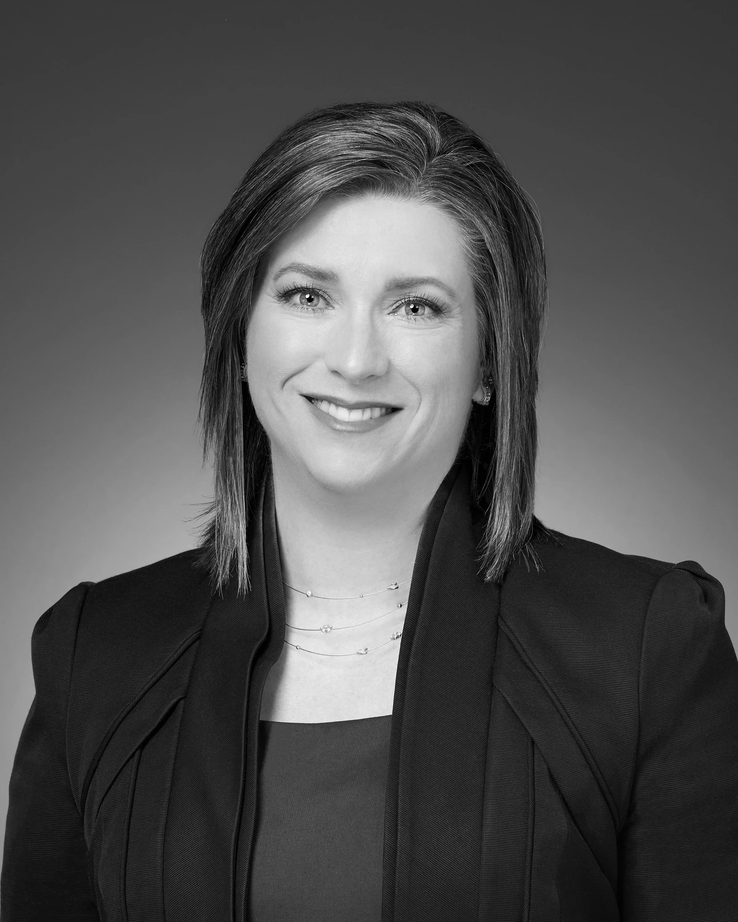 Black and white Headshot, Professional Headshot, Professional Portraits, Portrait professional, make-up black and white portrait photography, commercial portrait photography