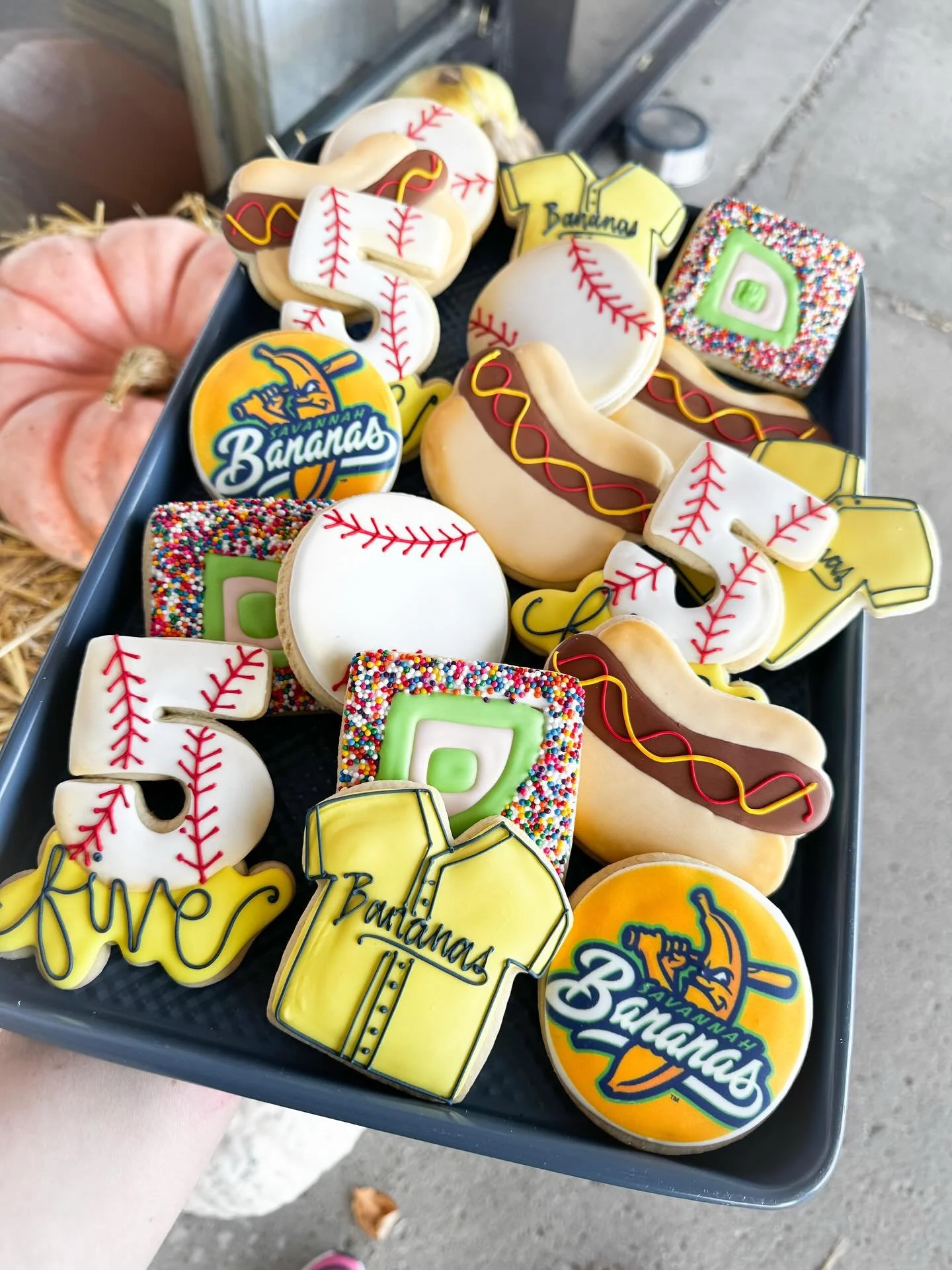 Doing research for this set meant my team watching hundreds of hours of @thesavbananas dancing, and we are not mad about that 🤭

🍌🍌🍌

419-252-0858
hello@7littlecupcakes.com

#7littlecupcakes #savannahbananas #baseball #toledo #customcookies #base