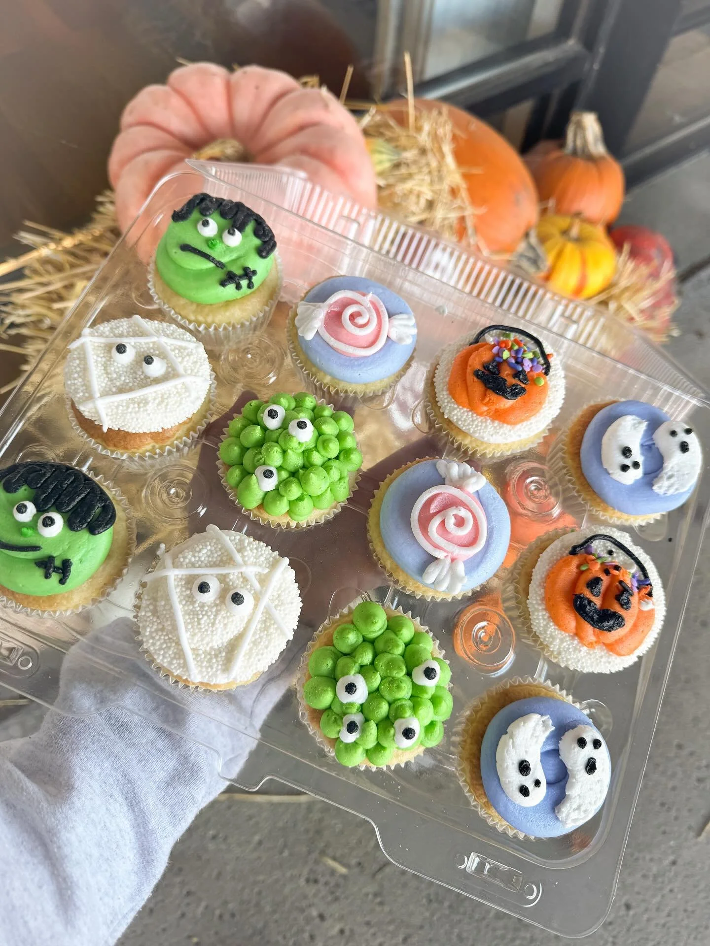 LAST CALL
LAST CALL
LAST CALLLLLL!

The next 36 hours are Halloween crunch time around the bakery, but I have maybe 1 or 2 spaces available for Friday pickup for these cuties! Must call during business hours tomorrow! 419-252-0858! 

.🎃👻💀🍭🧙🏻&zw