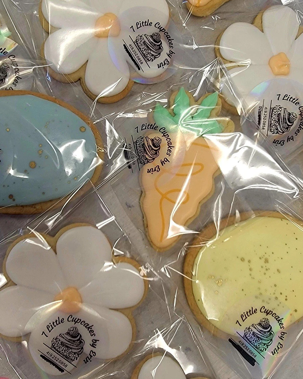 Hoppy Easter Weekend! 🐇🐣
🧁 Orange Creamsicle
🧁 Carrot Cake
🧁 Key Lime Pie
🧁 Red Velvet
🧁 GF Confetti 
🍪 CUT-OUTS! 
🍪 GF Cut-Outs