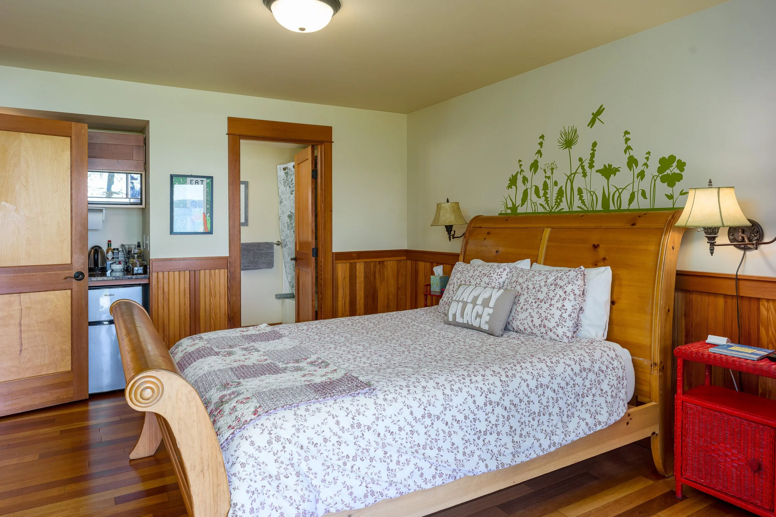 Pebble Cove Hotel on Orcas | Family Cabin 10.jpg