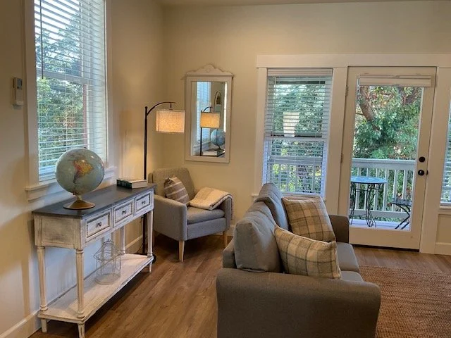 Pebble Cove Hotel on Orcas | Airbnb Eastsound 1.jpg