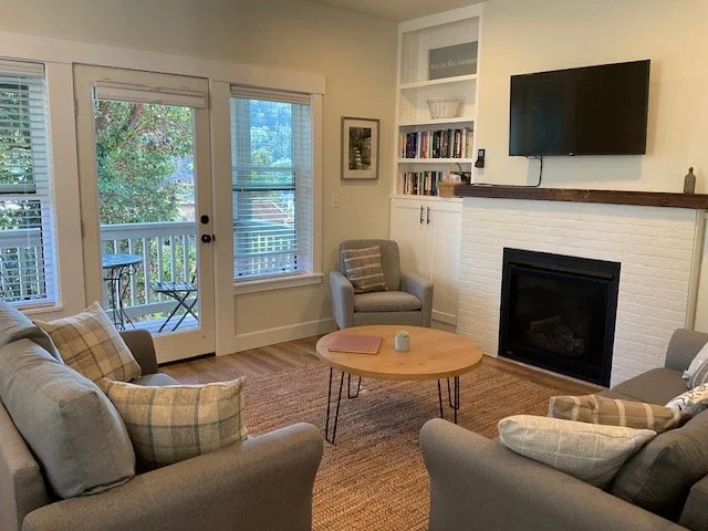 Pebble Cove Hotel on Orcas | Airbnb Eastsound.jpg