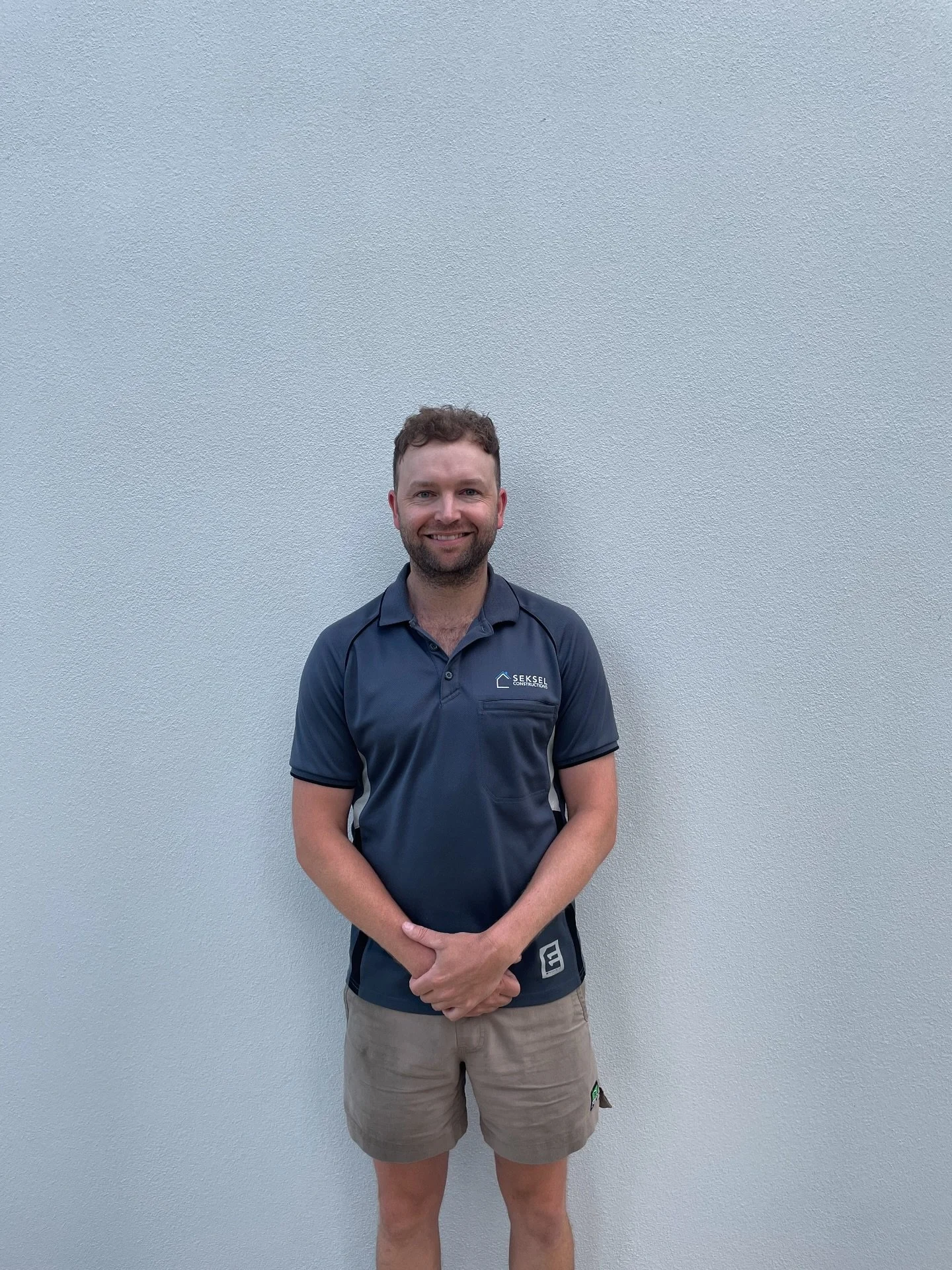 Meet Tom 👋
Director of Seksel Constructions, registered builder, and the guy behind the projects.

Since 2014, Tom has been delivering quality carpentry with a focus on detail, craftsmanship, and a client centred approach. From custom decks to bathr