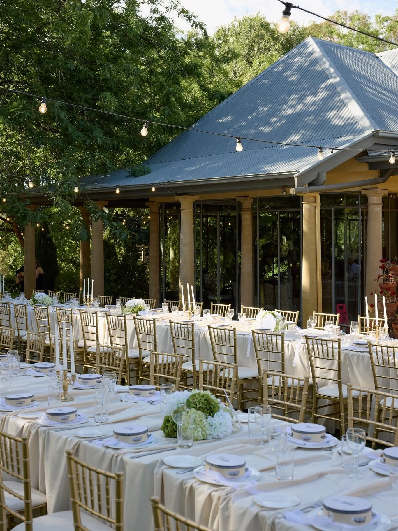 Carly and James - a soft spoken grandeur 🦢🕯️

Executing, Styling, Coordinating: yours truly 
@sebastian_paynter_photo 
@alru_farm 
@floydandfrankie 
@satinbowevents 
@lovefromalfie 
@behindtheveilmusic 
@dinecatering 
@chelsealouise.hair 
@makeupby