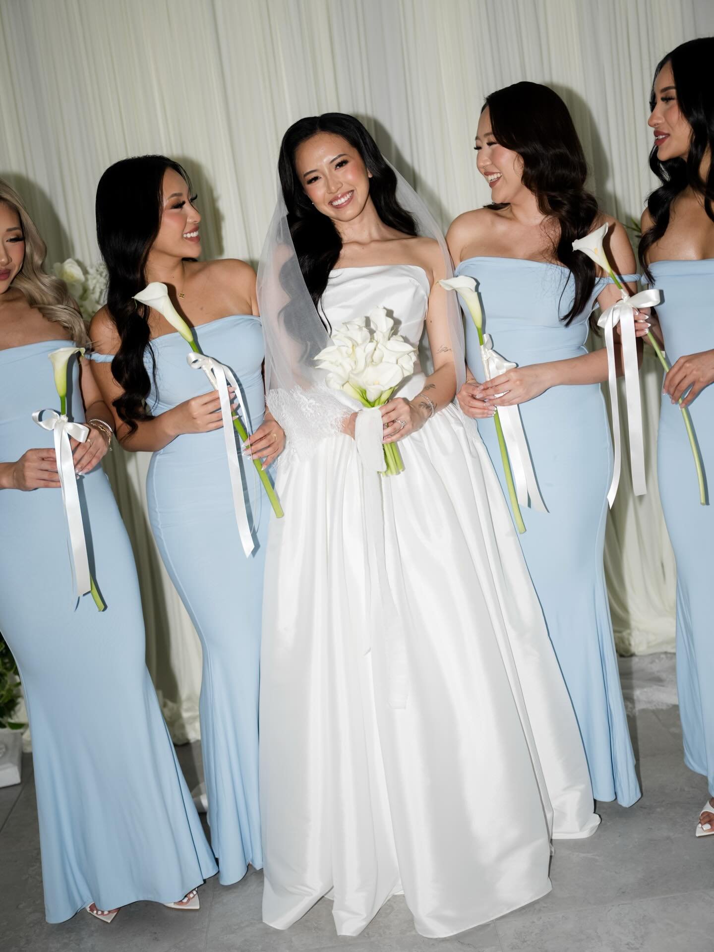 From getting ready with the girls &rarr; to going to meet her husband 💍✨

Bringing back the morning that was filled with love, laughter, and the girls who lifted her up before she walked towards her forever. 🤍 @_jessmonares 

Hair by: @hairwithjess