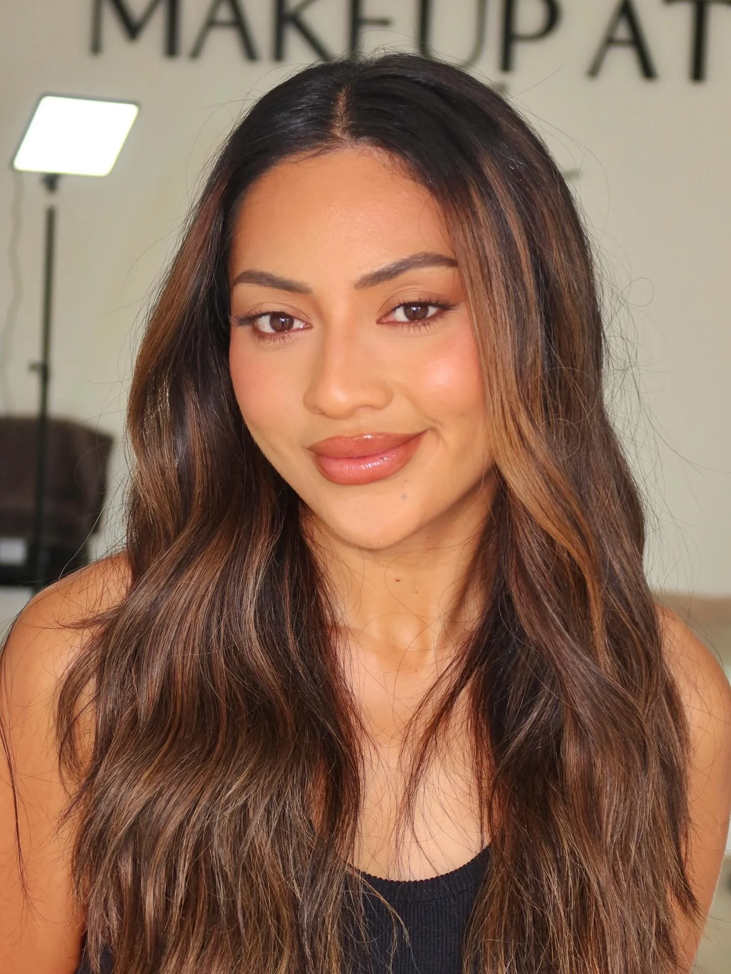 When in doubt, bronze it out (with a lil&rsquo; brown liner ofc). 🌞

I&rsquo;ve been LOVINGG a simple lil&rsquo; bronzy eye lately&hellip; doing the bare minimum but serving the absolute MOST. It&rsquo;s so understated but so sexy at the same time? 