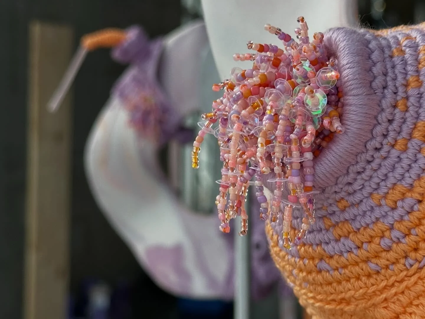 @alissa_bilodeau et moi avons le plaisir de vous pr&eacute;senter nos &oelig;uvres Symbiotes no 1, 2 et 3 dans le cadre de l&rsquo;expo L&rsquo;&Eacute;cho de la mati&egrave;re : po&eacute;tique et interdisciplinarit&eacute; en m&eacute;tiers d&rsquo