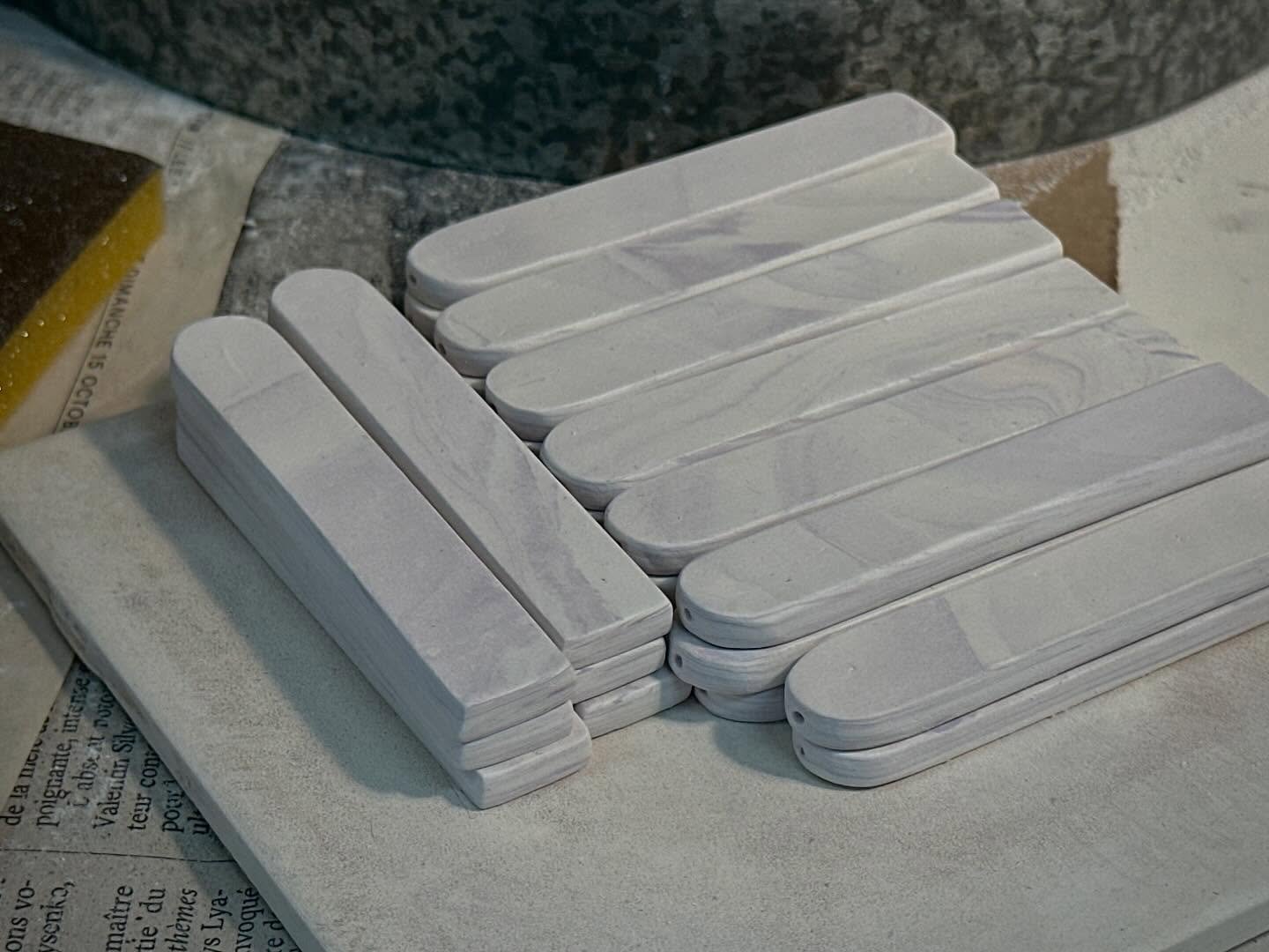 Quelques photos r&eacute;centes prises dans l&rsquo;atelier. @alissa_bilodeau et moi-m&ecirc;me collaborons pr&eacute;sentement sur une pi&egrave;ce qui sera pr&eacute;sent&eacute;e lors d&rsquo;une exposition collective ce novembre &agrave; l&rsquo;