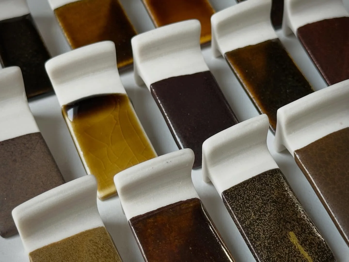 Passion bruns d&eacute;cadents

Recherche en cours pour une nouvelle collaboration 🤎