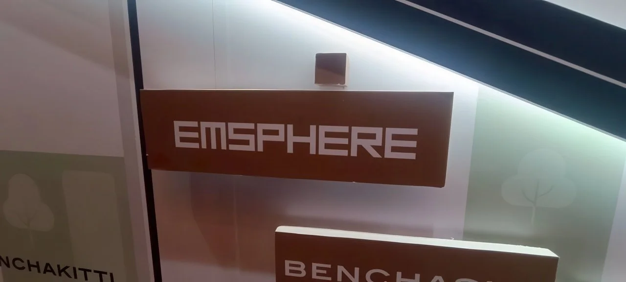 LINE_ALBUM_mavista_251203_41-gigapixel-low resolution v2-1x.jpeg