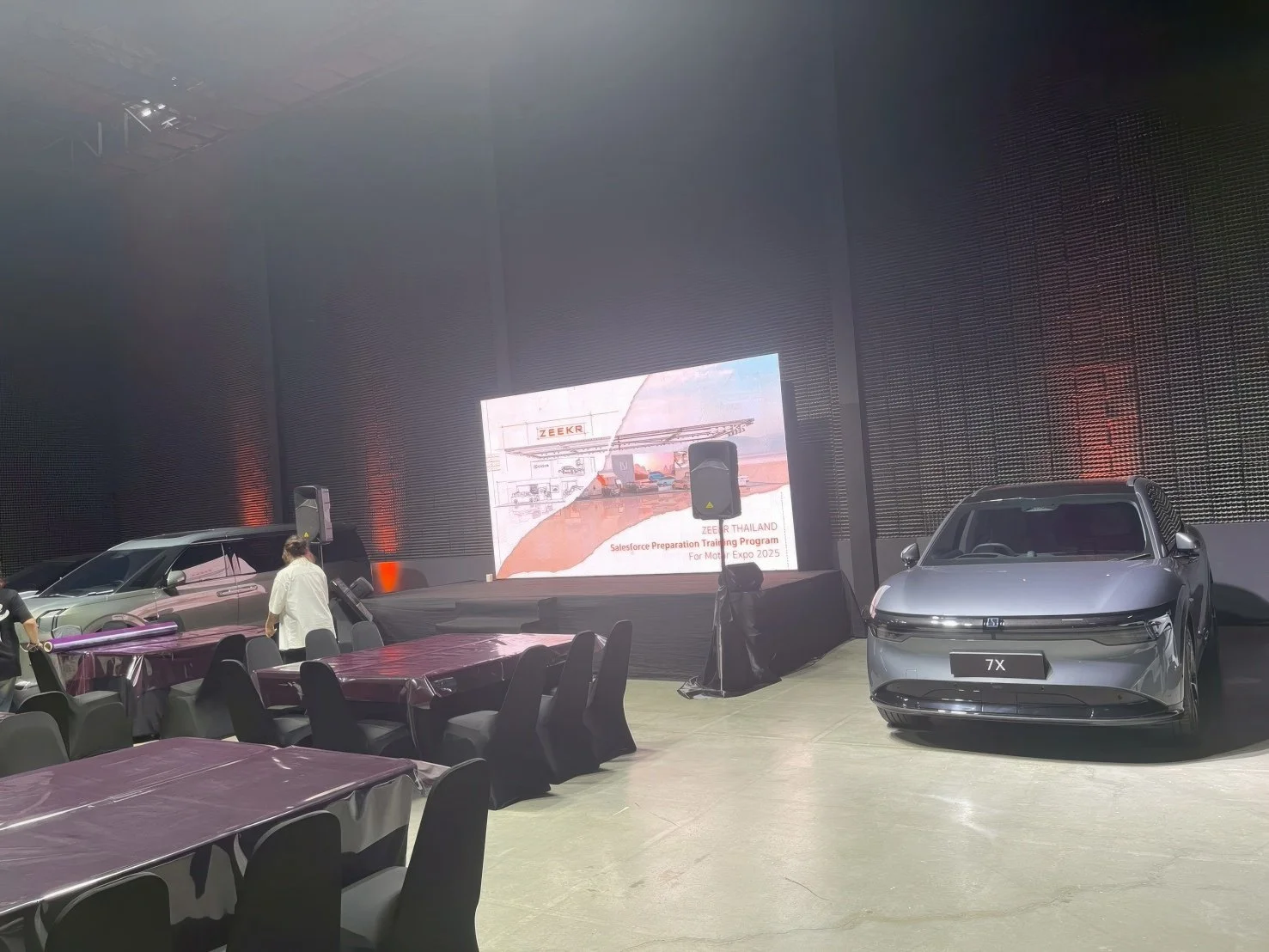 LINE_ALBUM_Saleforce_251202_14-gigapixel-standard v2-1x.jpeg