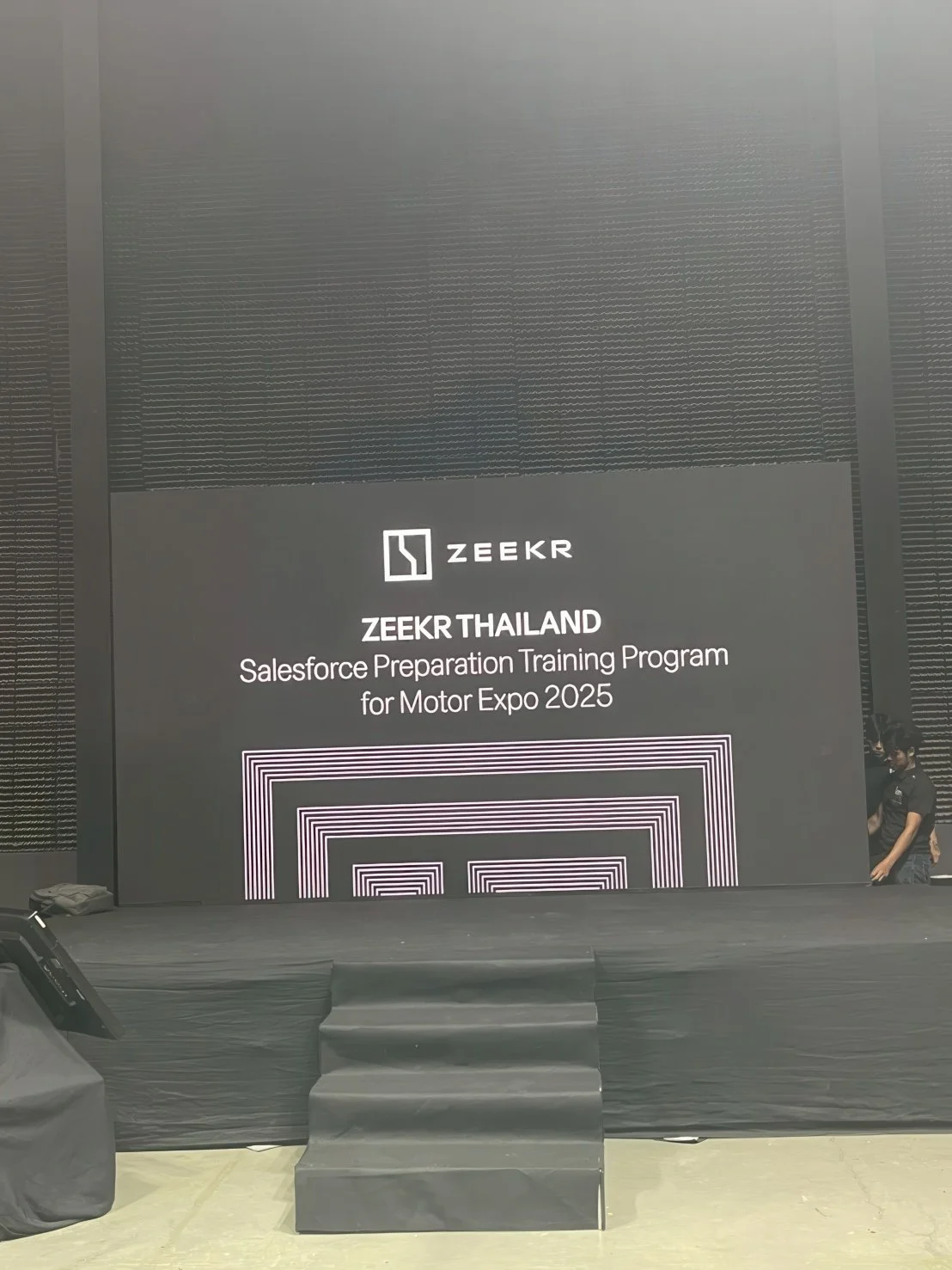 LINE_ALBUM_Saleforce_251202_20-gigapixel-low resolution v2-1x.jpeg