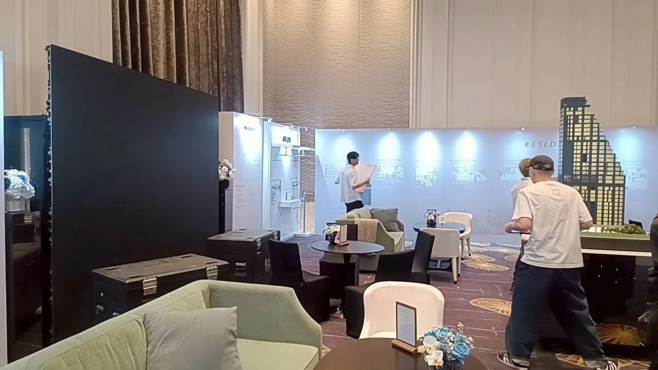 LINE_ALBUM_mavista_251203_15-gigapixel-low resolution v2-1x.jpeg