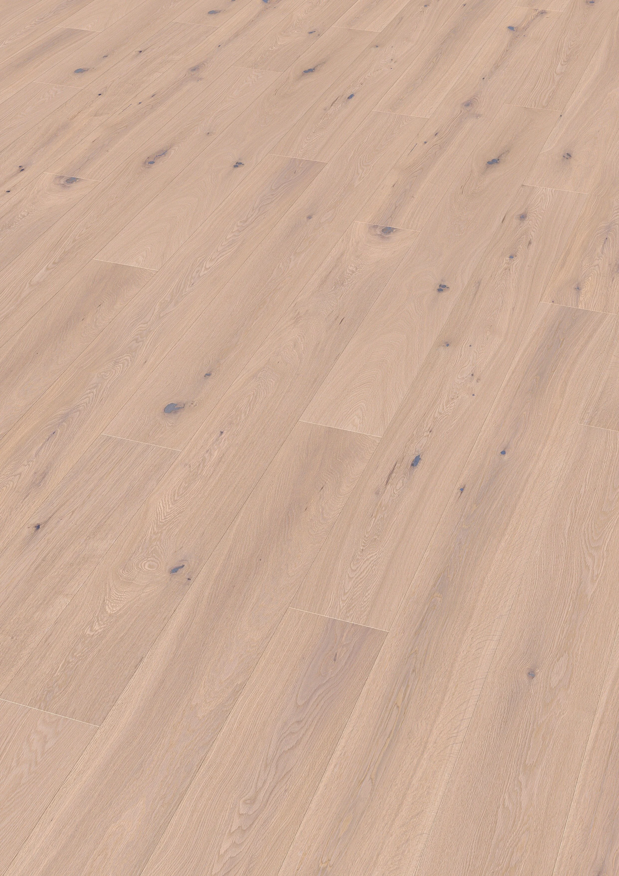 Nahaufnahme eines Hartholzbodenbelags mit natürlicher Holzmaserung und kleinen Markierungen.