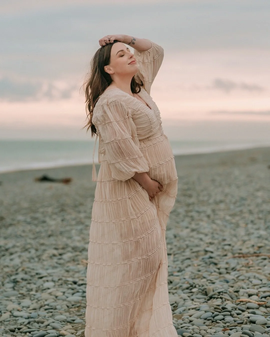 When your friends make a baby, and you have to be there to capture it 🥹🤍 My Achilles said &ldquo;no&rdquo; and I said &ldquo;watch me.&rdquo; Even on crutches, I wasn&rsquo;t missing this! 

Also&hellip; can we please take a moment for how bloody s