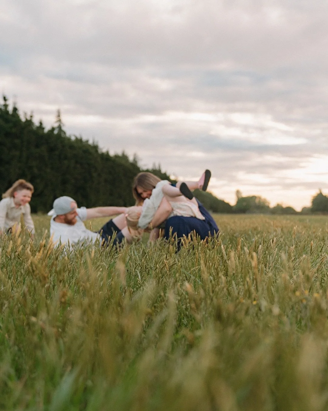 Extended family session with the sweetest crew and an amazing sunset ✨ So worth staying up that little bit later for! 

Loved having the grandies join this time &mdash; nothing better than capturing everyone together, just enjoying each other&rsquo;s