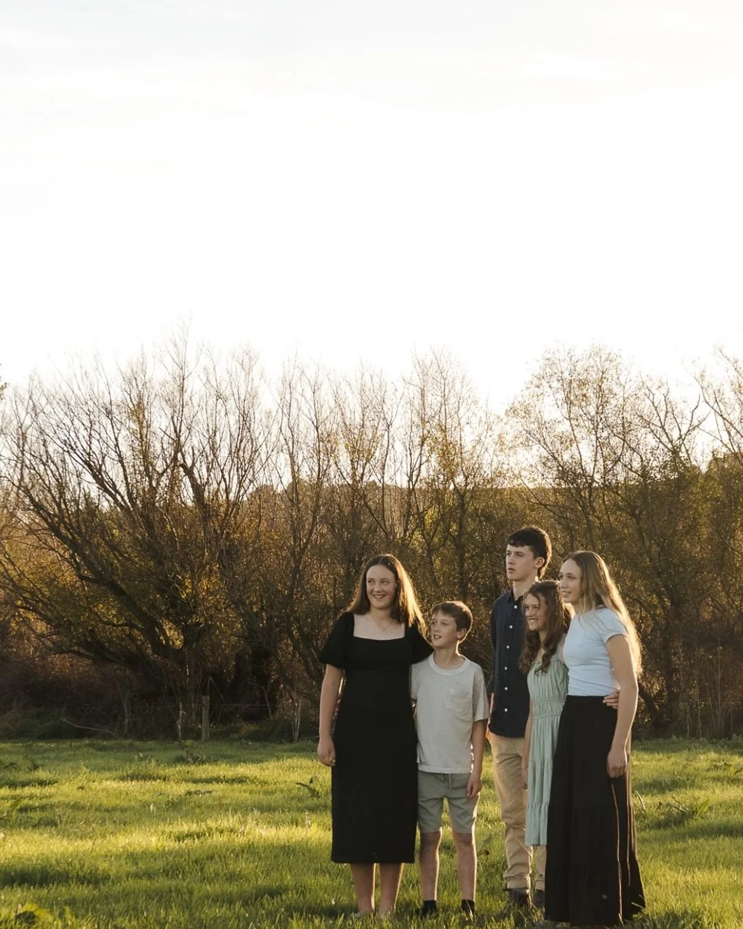 A South Canterbury session straight out of a McLeod&rsquo;s Daughters episode 🤠

Animals everywhere, kids running wild, and a family that made my job way too easy. 

Honestly felt like living the dream for an evening. Such a gorgeous bunch 🫶