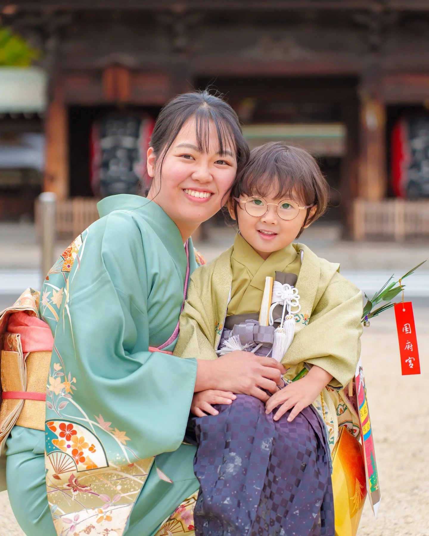 😃

七五三Photo📷
尾張大國霊神社の凛とした空気の中で、家族みんなの「おめでとう」を写真に残しました✨
これからも健やかに、笑顔いっぱいに育ちますように⛩️🌿

撮影のご相談はDMまたはリンク先のホームページよりお気軽にお問い合わせください。
⁡
#七五三 #尾張大國霊神社 #七五三詣り#家族写真 #家族の時間 #神社ロケーションフォト #着物 #和装 #成長記録 #familyphoto #出張撮影 #名古屋カメラマン #愛知カメラマン