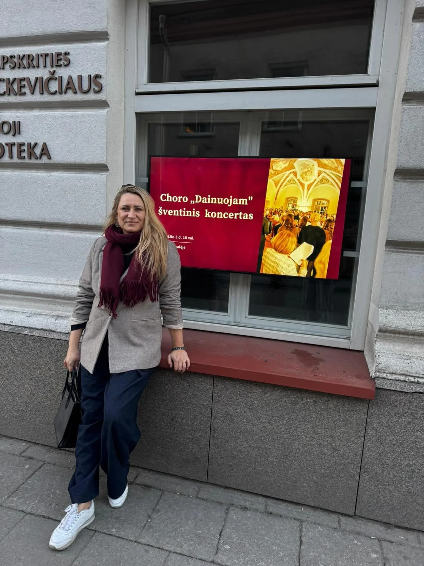 Choristė @aida_akstiniene primena, kad rytoj, balandžio 3 dieną, Adomo Mickevičiaus bibliotekoje įvyks &Scaron;VENTINIS CHORO DAINUOJAM KONCERTAS🥳🥰❤️
