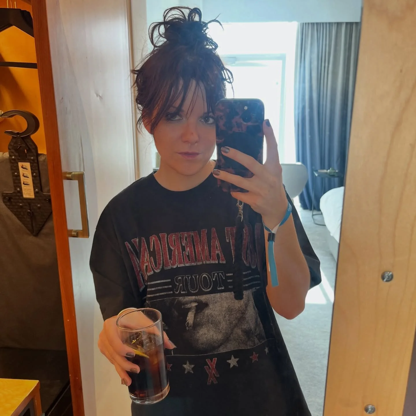 My instagram is looking full of lovely promo things but here is what i look like most of the time btw😆