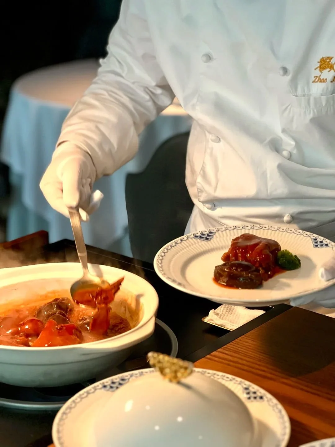 Chef plating guanfu cai dishes at Jingji Rongpai Guanfucai restaurant, a two-diamond Black Pearl restaurant in Beijing