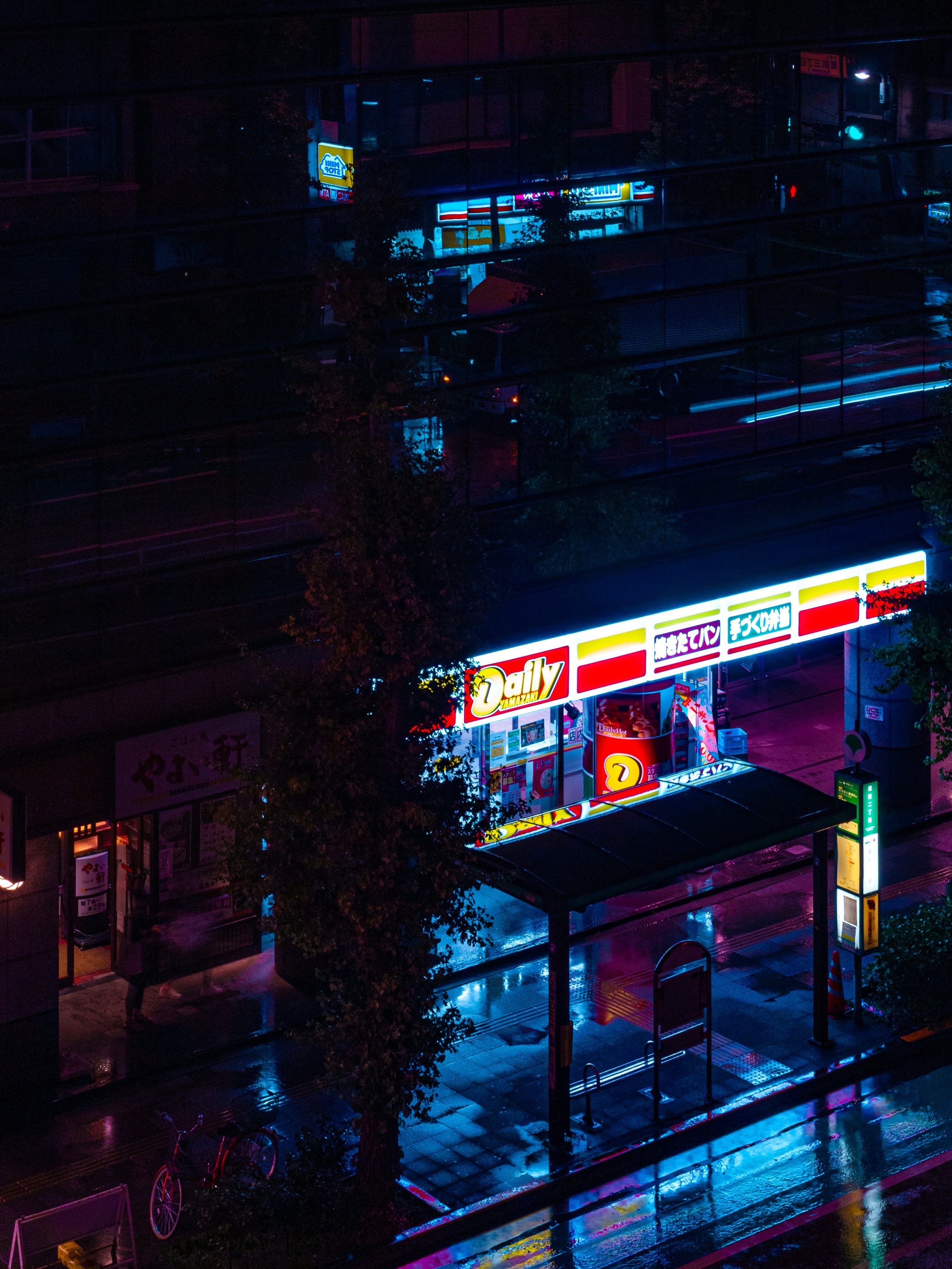 daily-yamazaki-night-street-shot