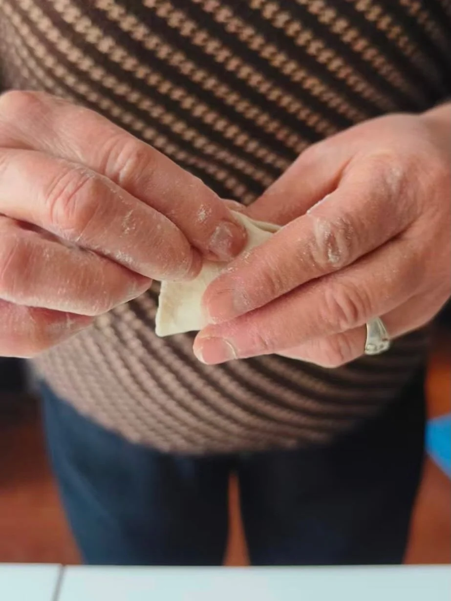 Gōng Xǐ Fā C&aacute;i (恭喜发财) 🧧, wishing you all prosperity as we gallop into the Year of the Horse. Eating dumplings is one of the main culinary traditions over Lunar New Year. They&rsquo;re closely tied to wealth as their shape resembles the ancien