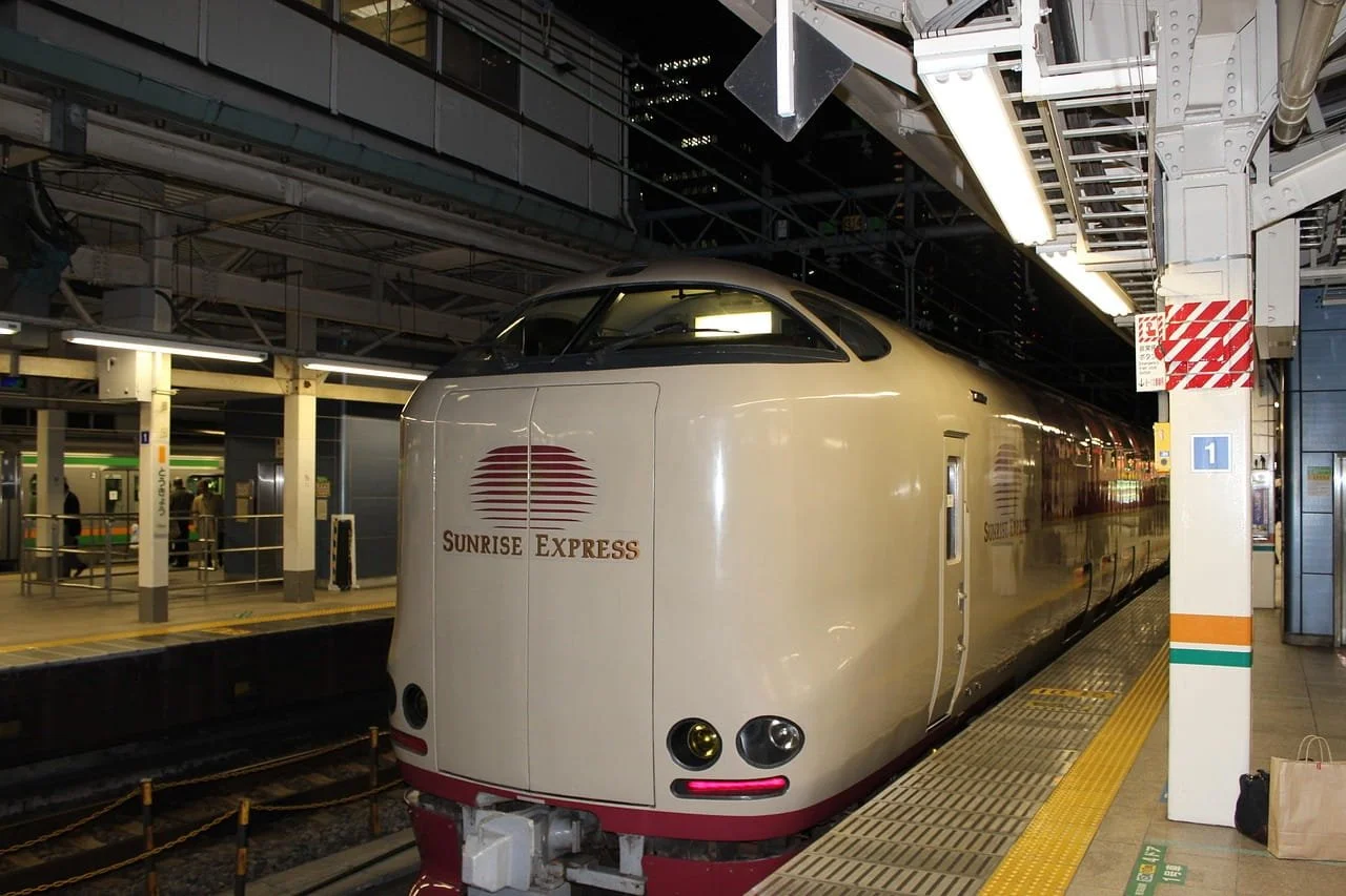 Exterior of the Sunrise Seto overnight sleeper train to Takamatsu