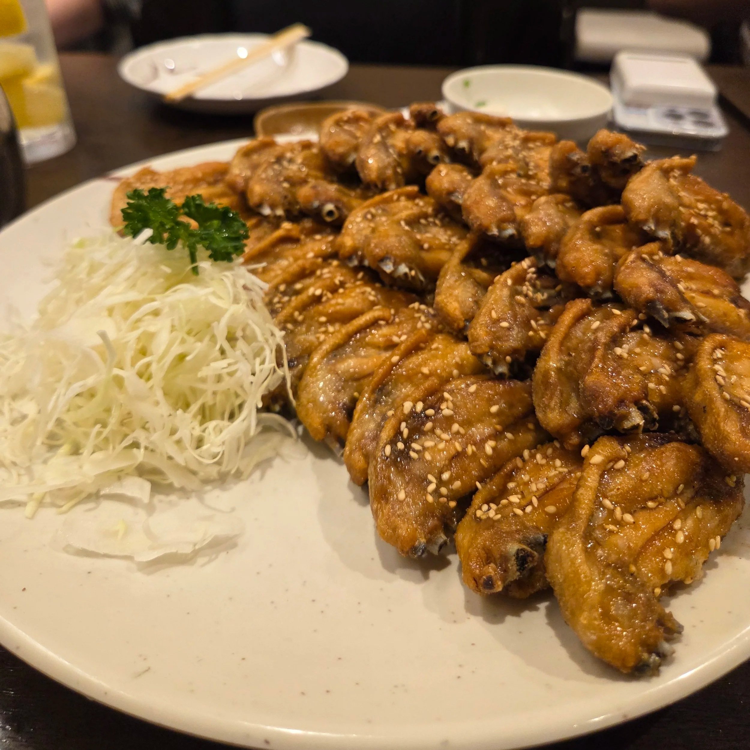 A plate full of tebasaki chicken wings at Furaibo in Nagoya