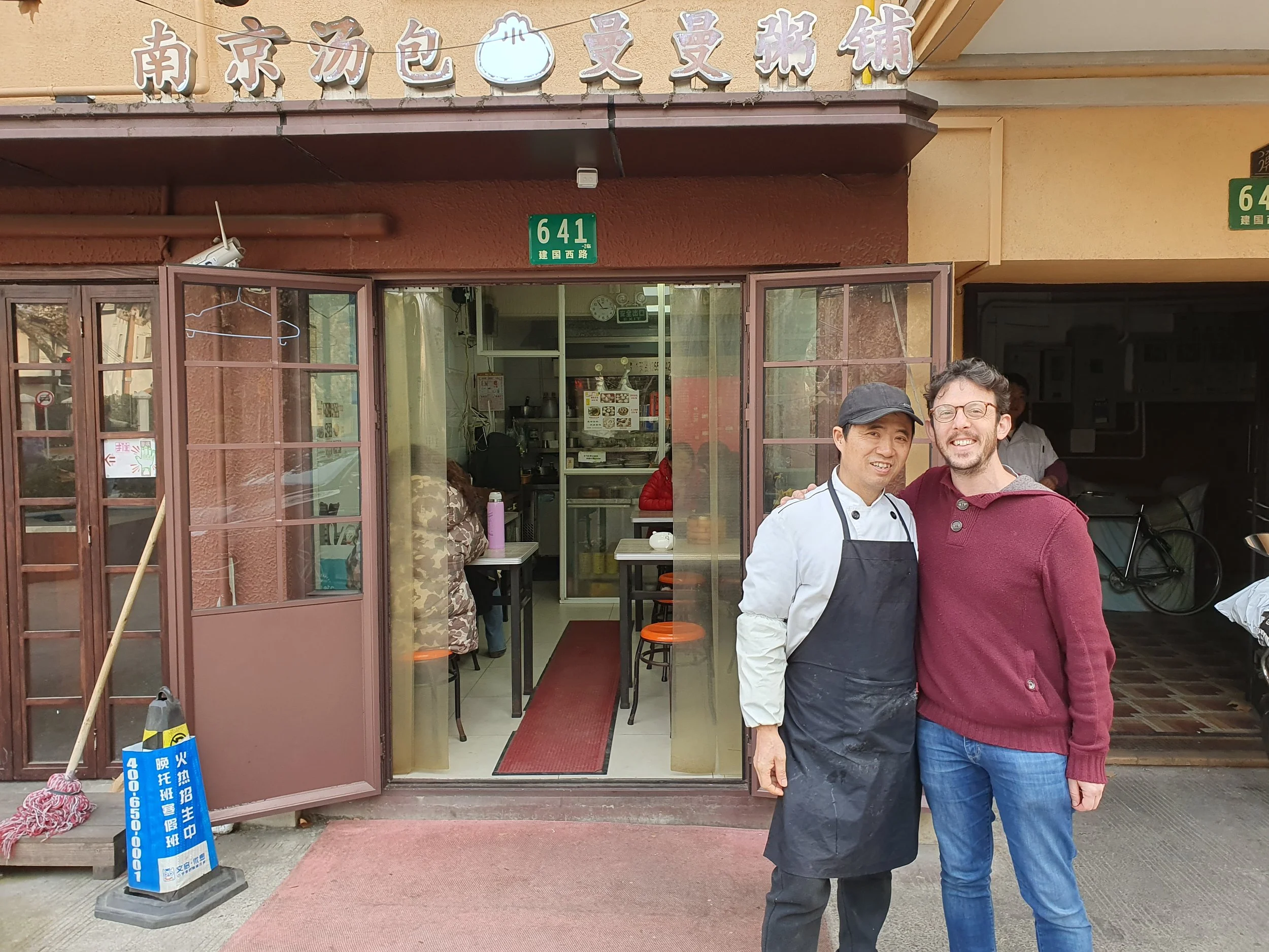 Minsky and Mr Li in front of Nanjing Tangbao, his favorite Xiaolongbao shop