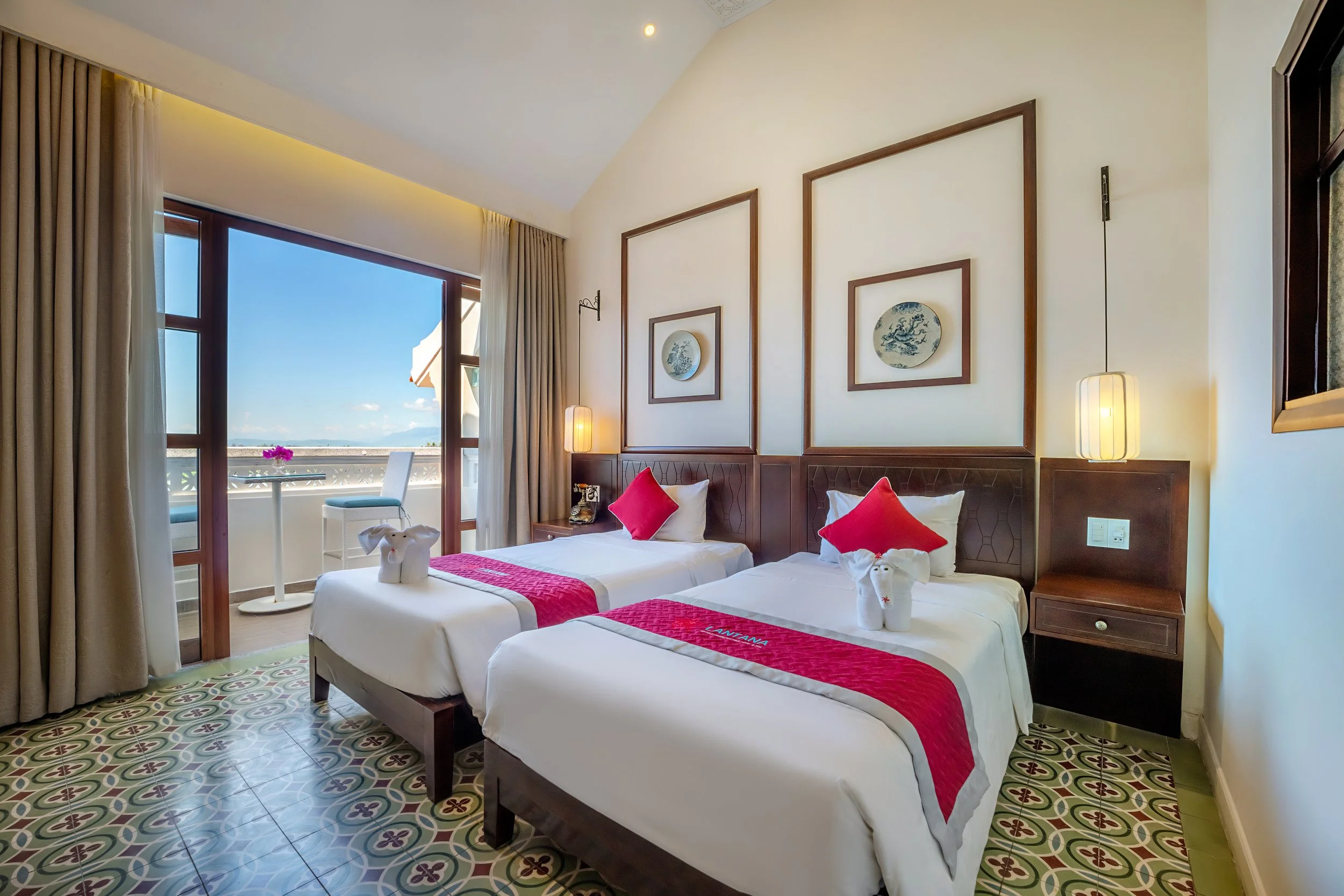 Project two with hotel Lantana Riverside Room. Hình phòng của dự án hai: khách sạn lantana riverside
