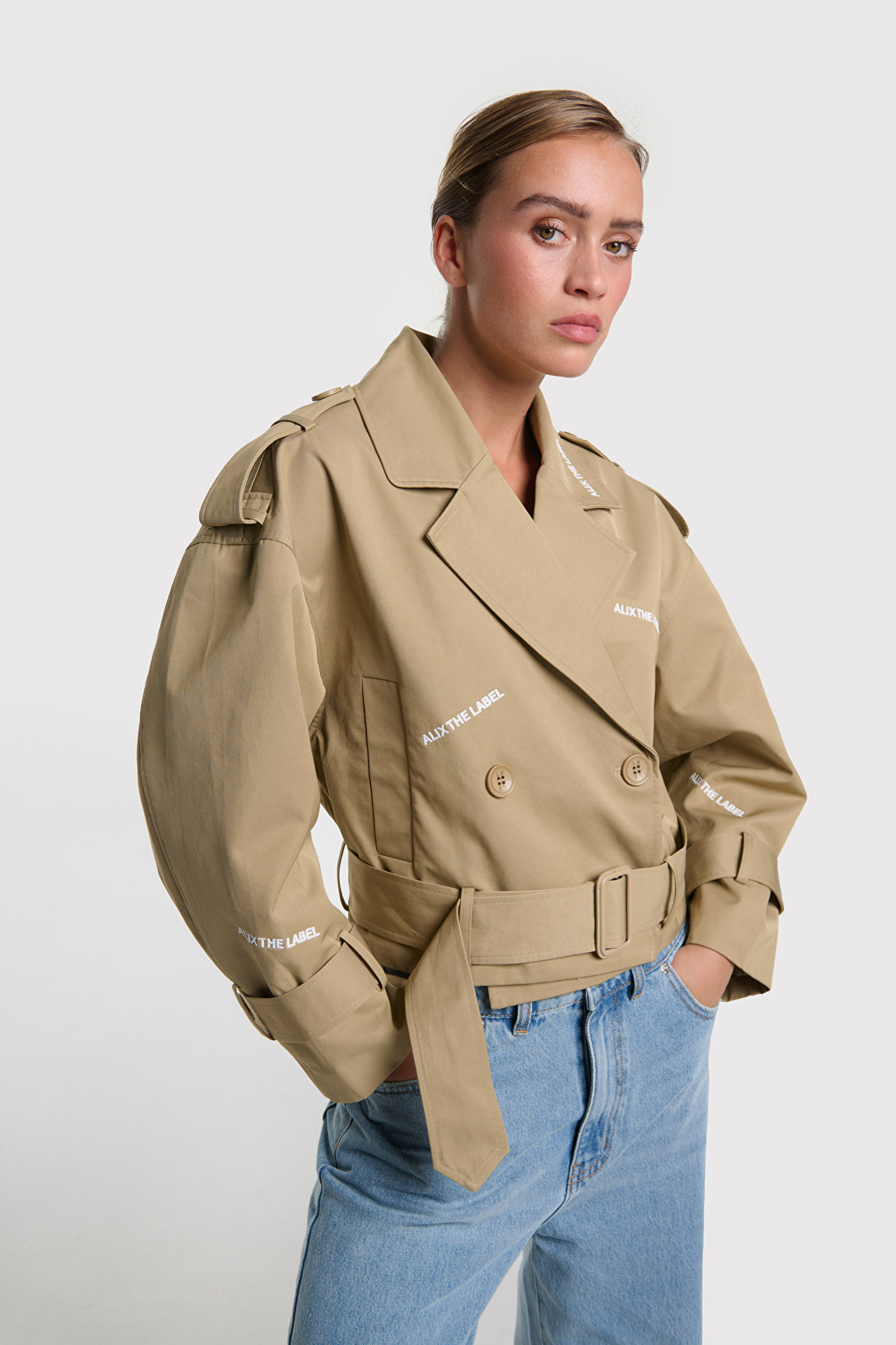 Short trenchcoat.webp