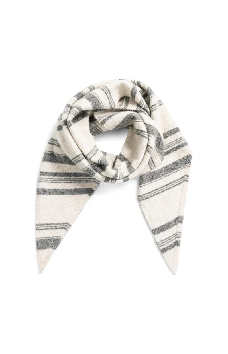 knitted-triangle-scarf-with-stripes-off-white-dessin_9f785aba-1426-487a-81ff-eae9571c8ef5.webp